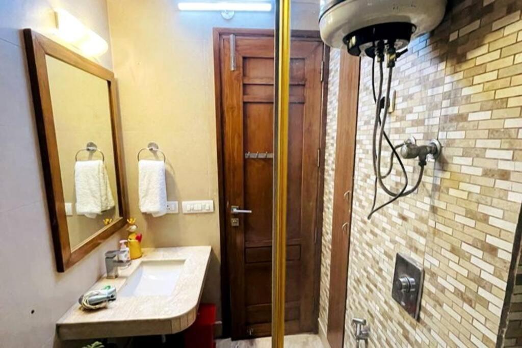 Apartamento Fortune Service 4bhk,d-36, Saket *