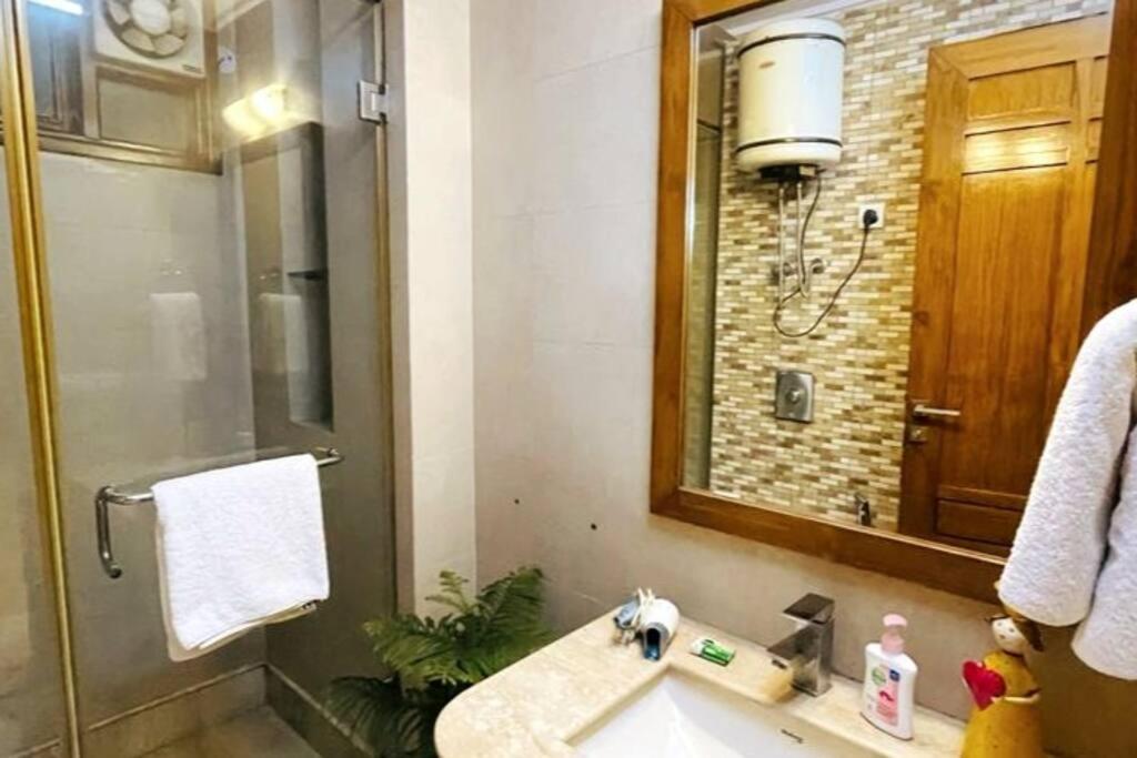 Apartamento Fortune Service 4bhk,d-36, Saket *