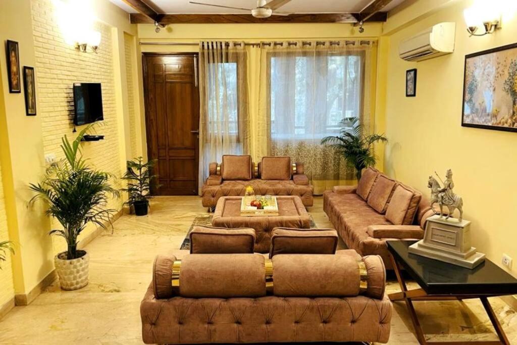 Fortune Service 4bhk,d-36, Saket *