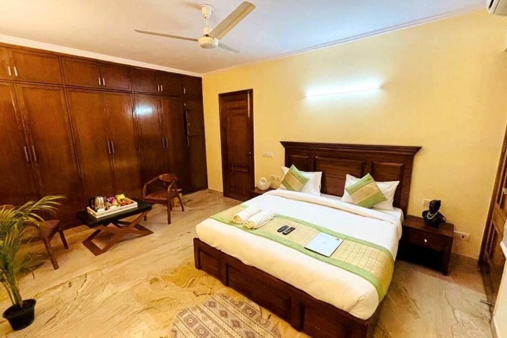 Apartamento Fortune Service 4bhk,d-36, Saket