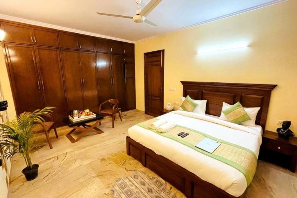 Apartamento Fortune Service 4bhk,d-36, Saket *