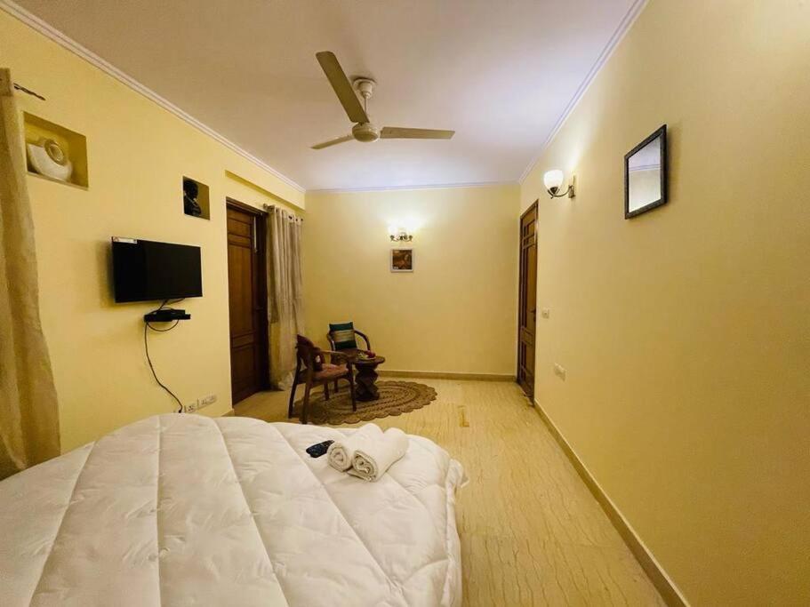 Fortune Service 4bhk,d-36, Saket Nova Deli