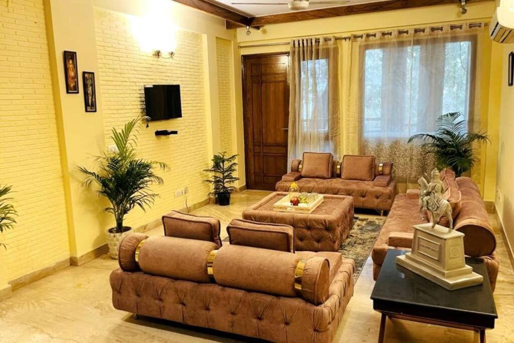 Apartamento Fortune Service 4bhk,d-36, Saket *