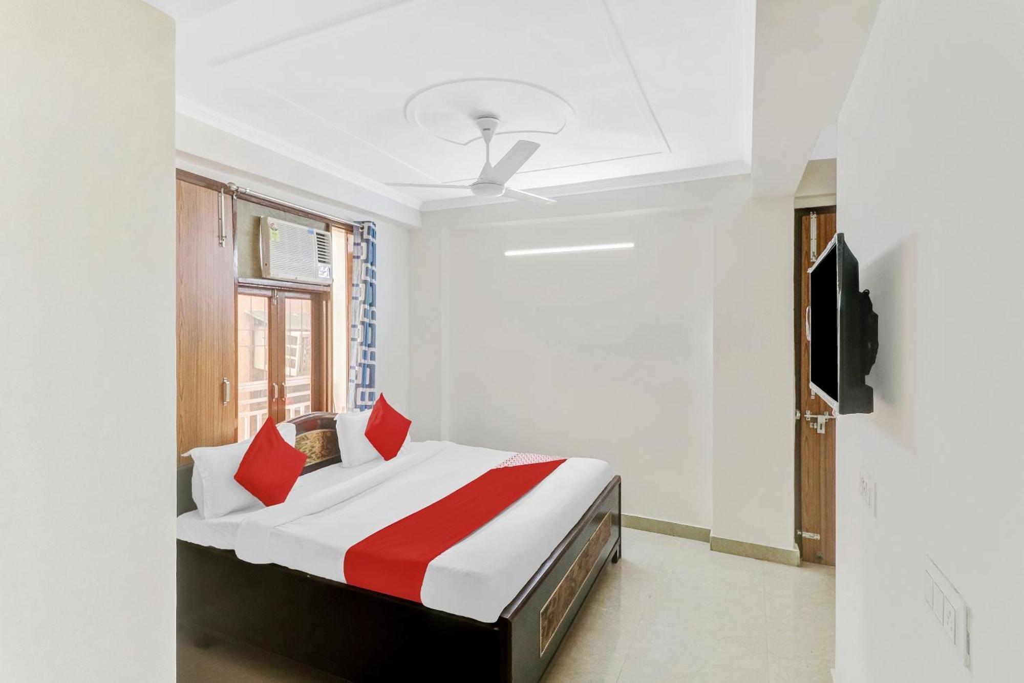 O South Plaza Near Qutab Minar Metro Station 3*