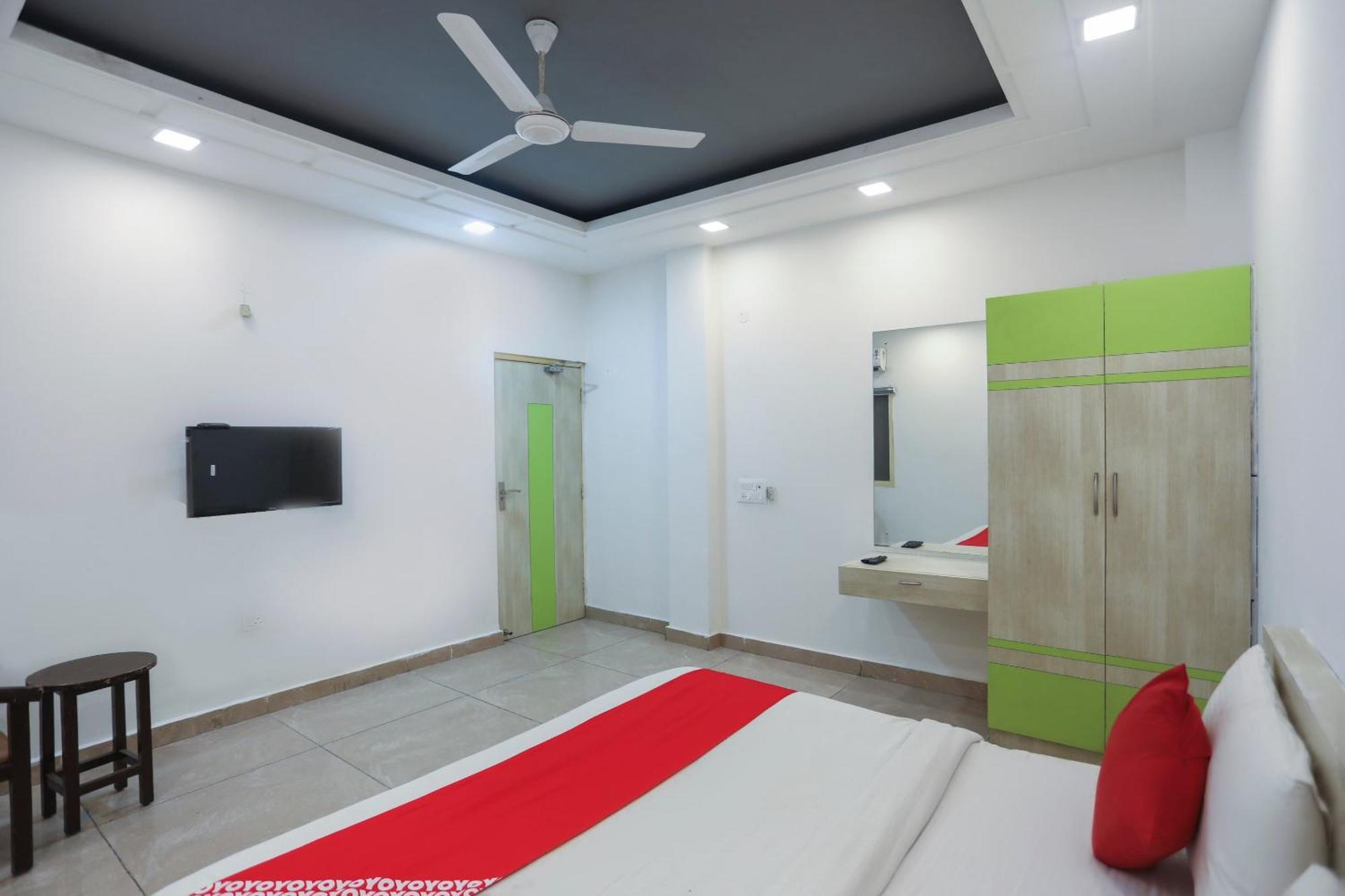 O Cladis Near Mall Of India 3* Kalkaji Devi