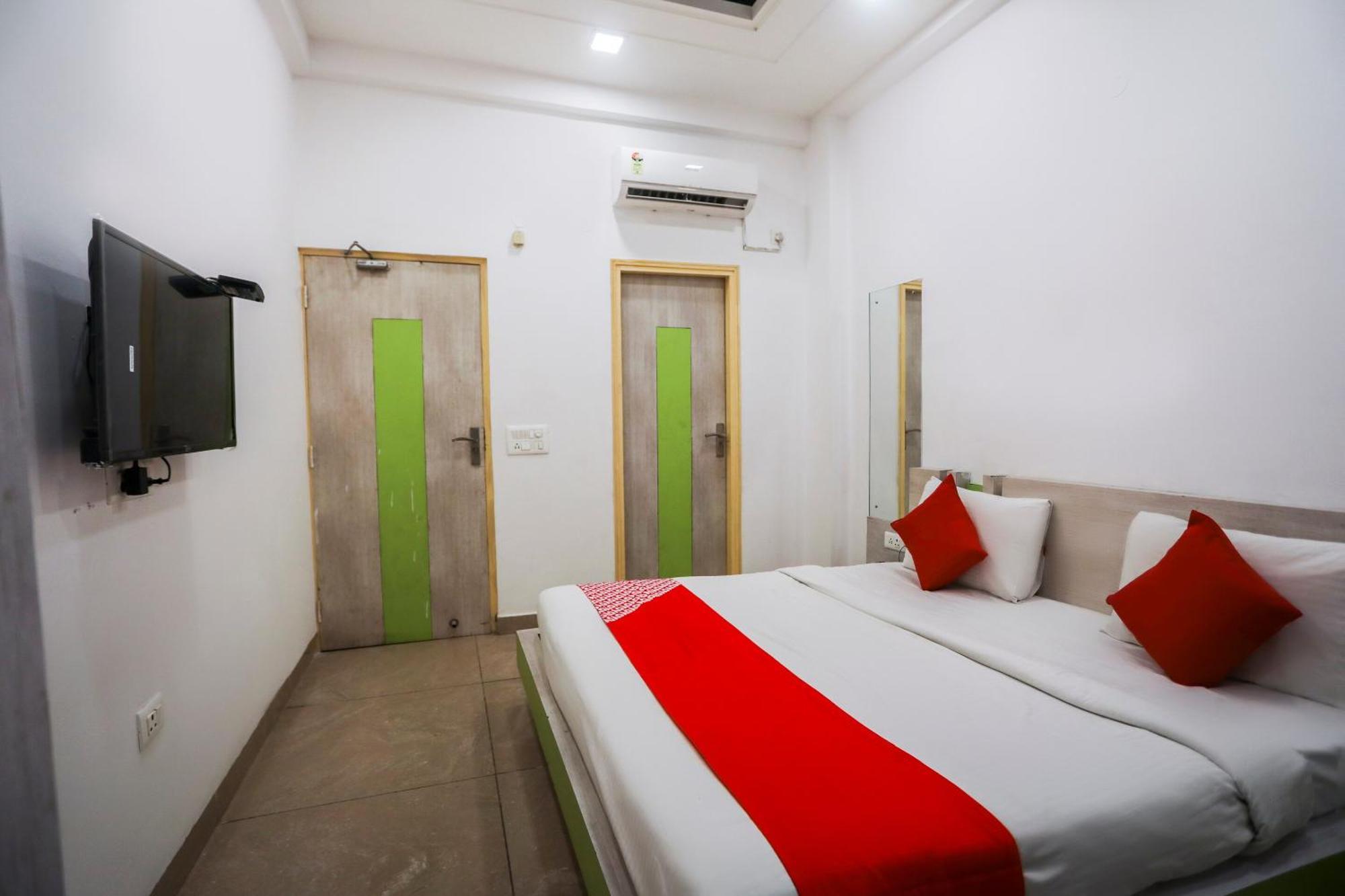 O Cladis Near Mall Of India Hotel