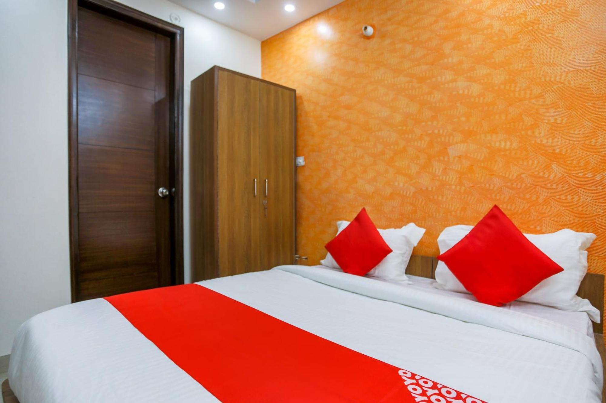 Hotel O Icon Near Delhi Airport