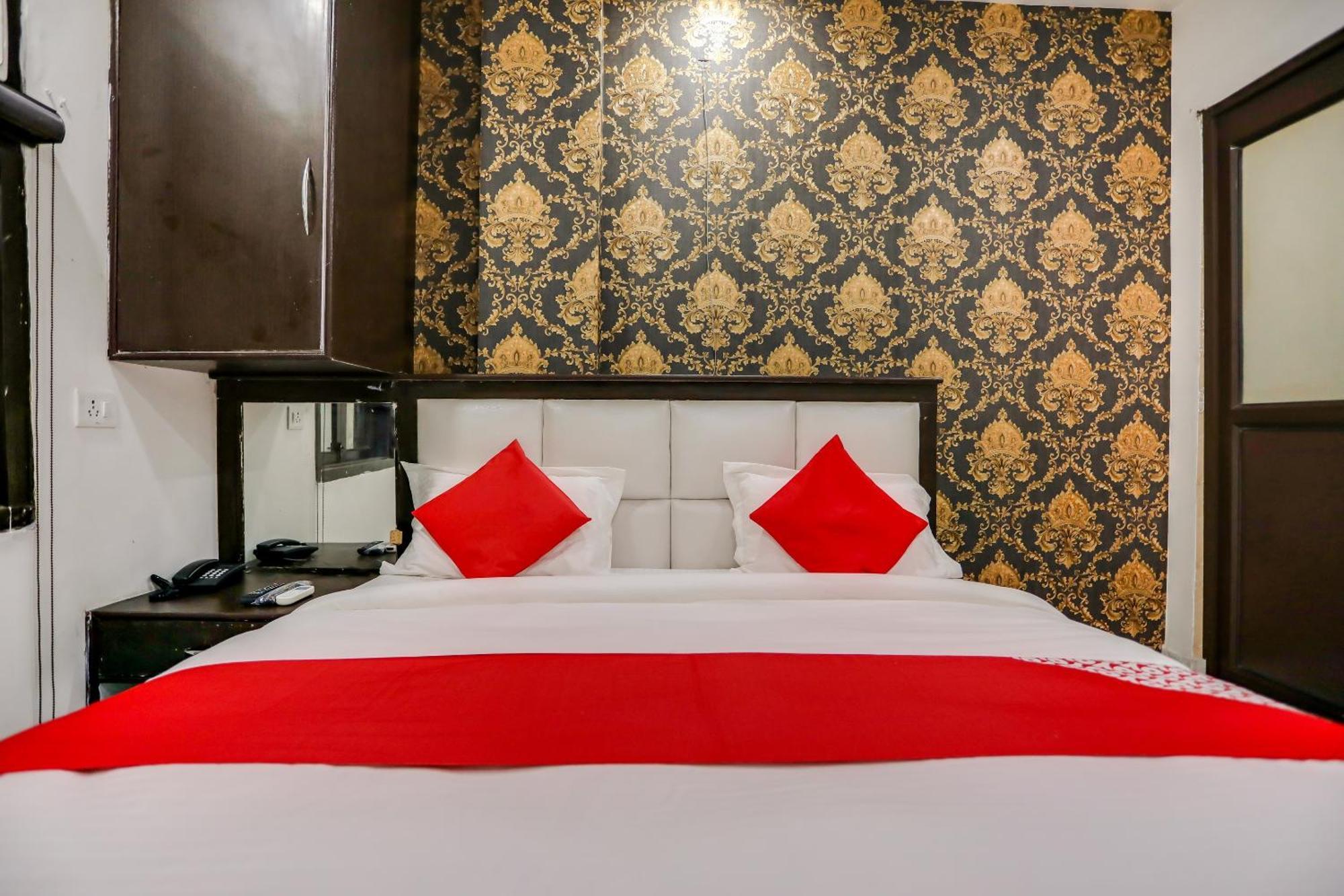 Hotel O Anshun Residency Near Mk Cinemas Rohini