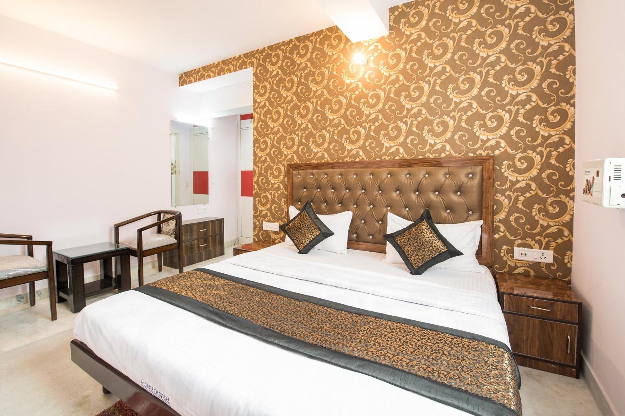 Oyo Manan Residency Near M2k Cinemas Rohini Hotel New Delhi