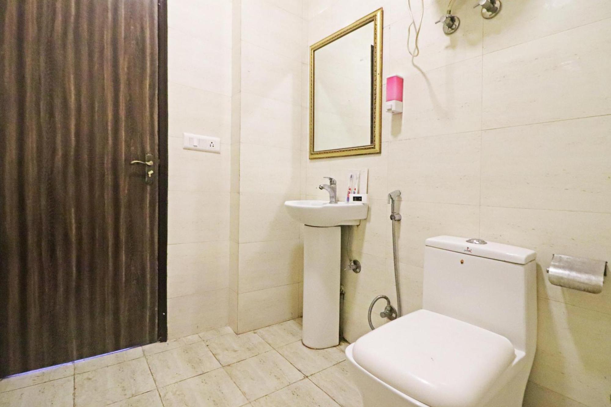 Mayda Prime Near Delhi Airport Hotel New Delhi