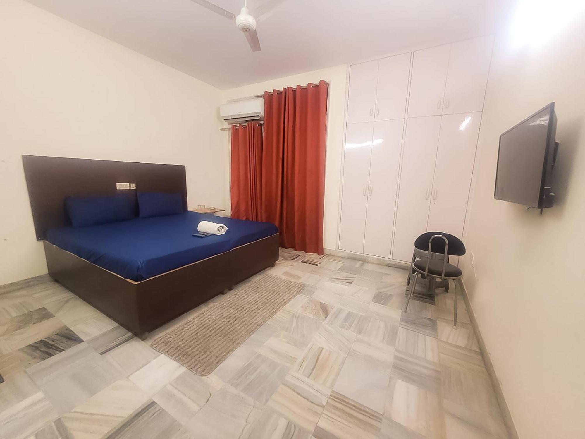 - Anand Vihar 3* New Delhi