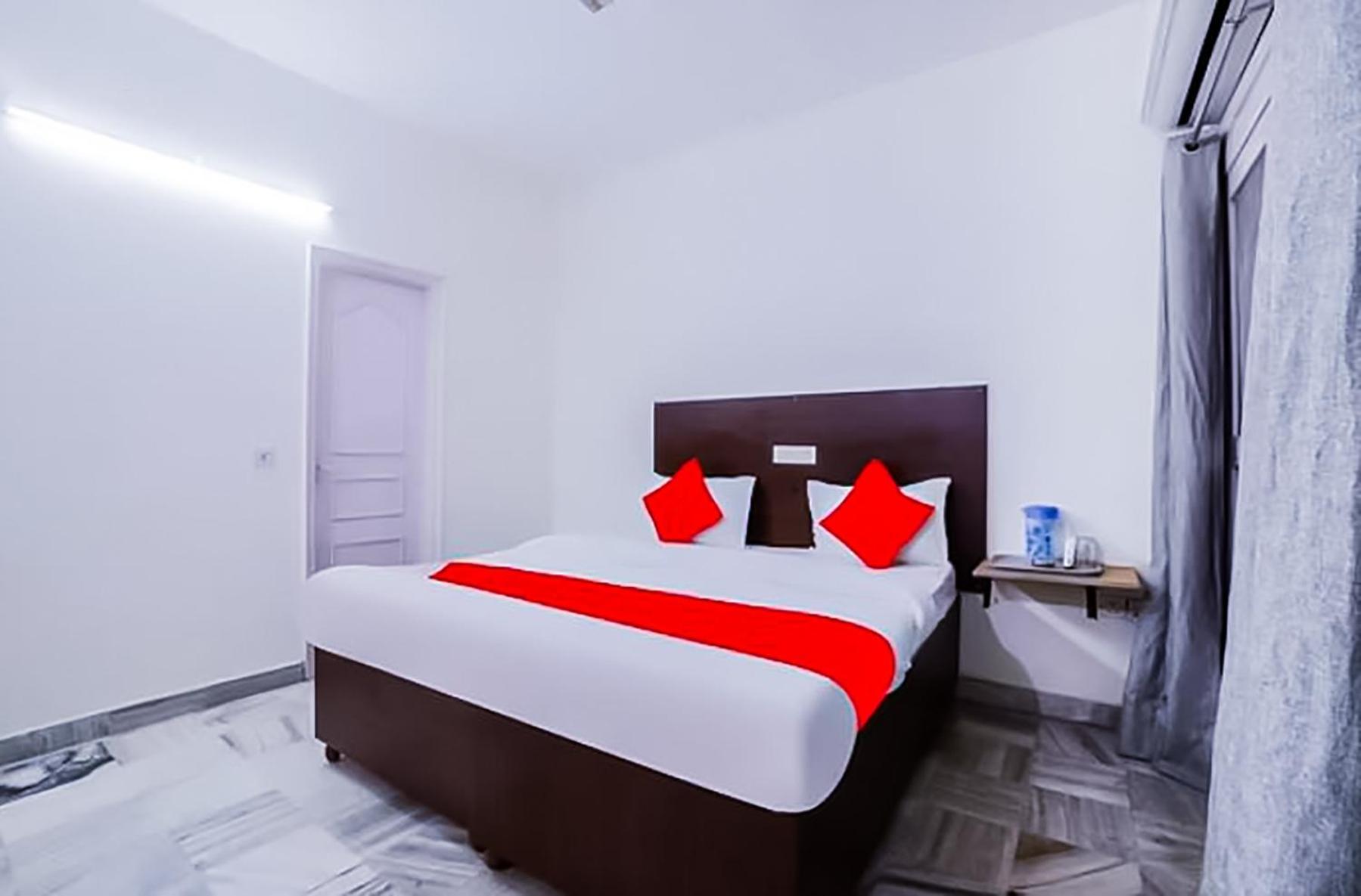 - Anand Vihar Hotel