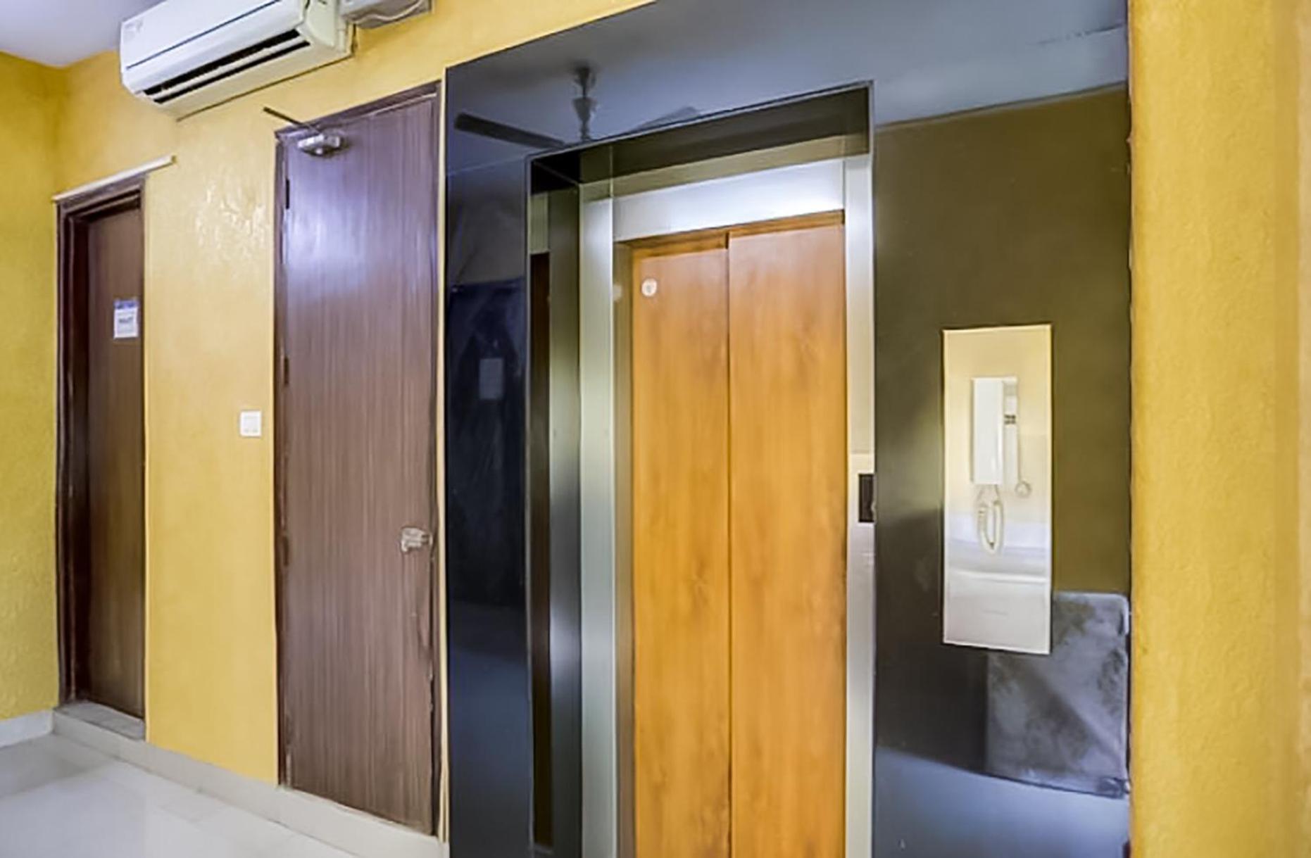 Hotel Blisbourn - Lajpat Nagar 3*