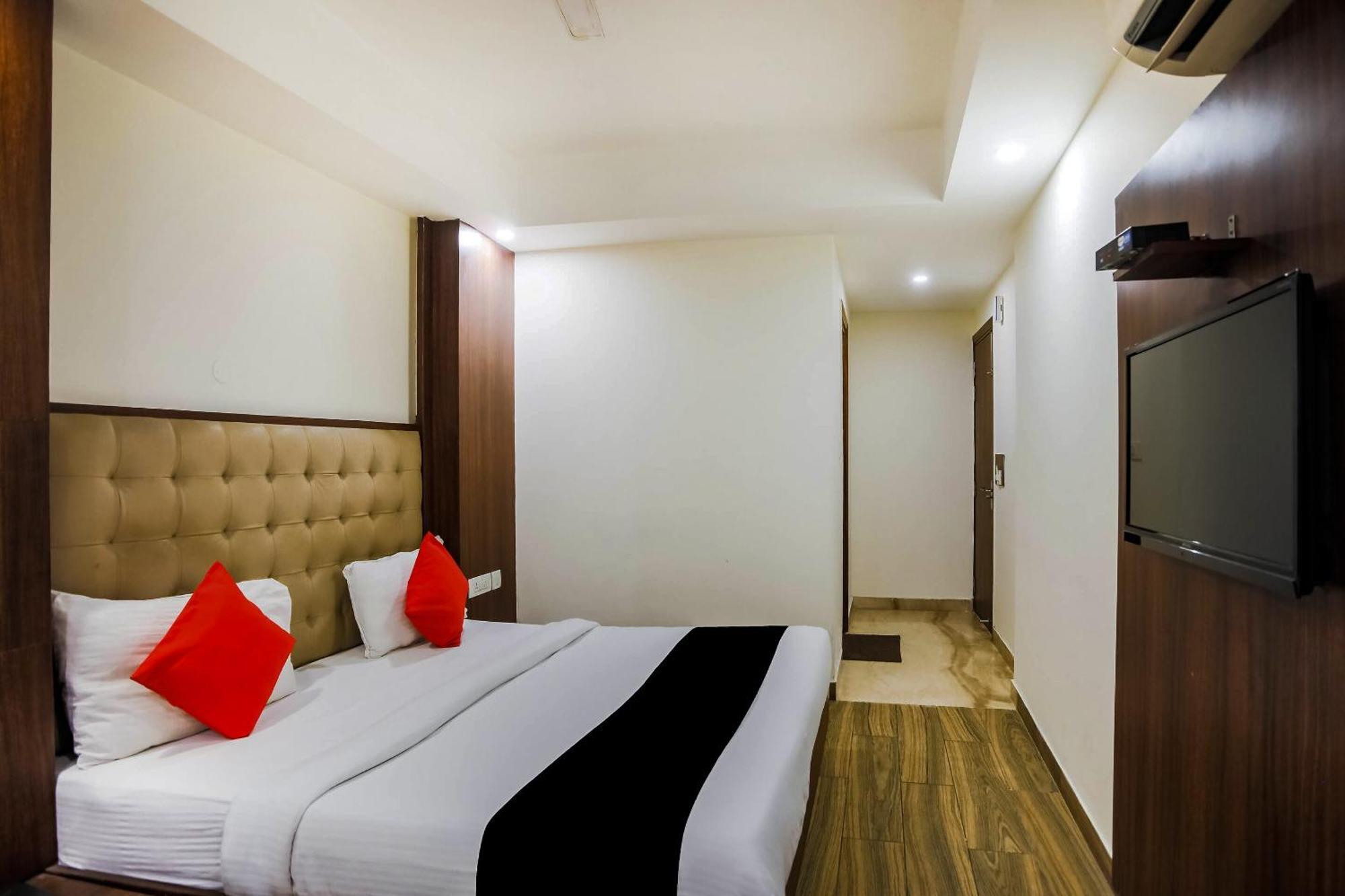 Collection O The Kailash Dev 3* New Delhi