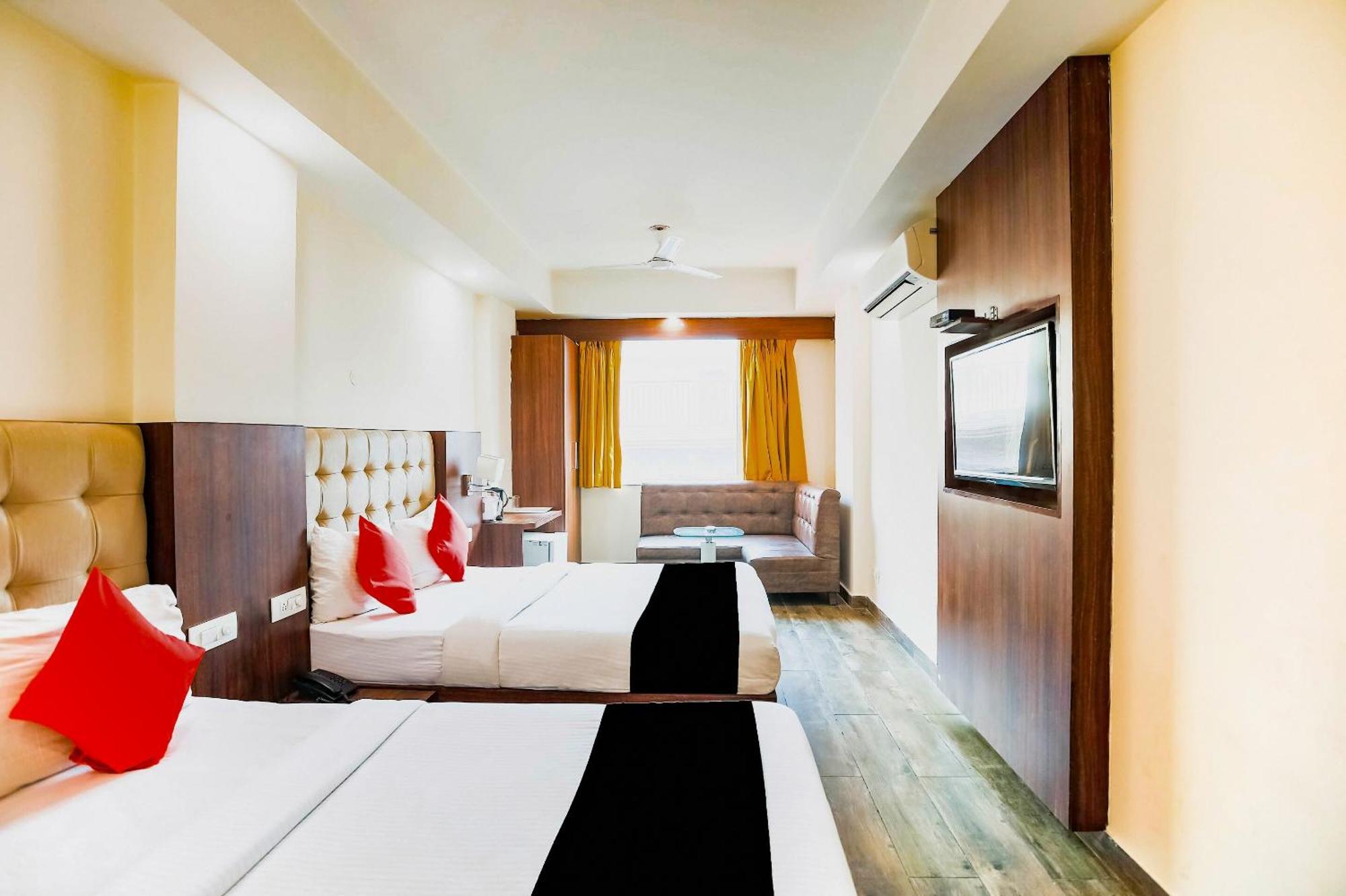Hotel Collection O The Kailash Dev New Delhi