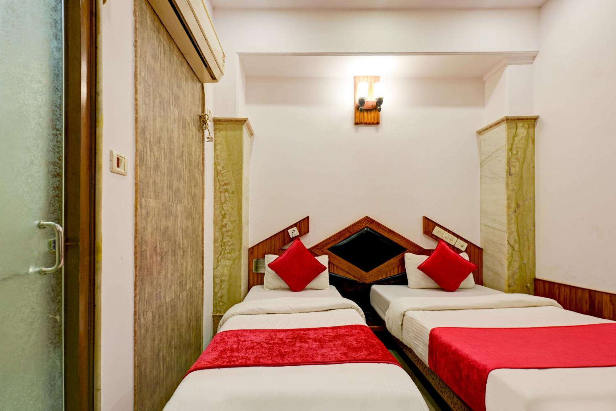 The Natraj Yes Please -new Delhi Hotel