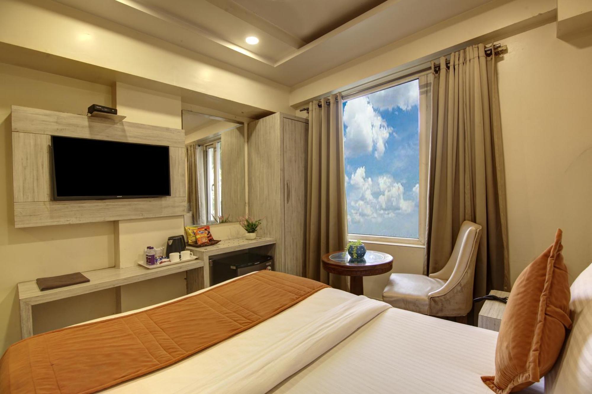 Hotel The Shanti Plaza - New Delhi