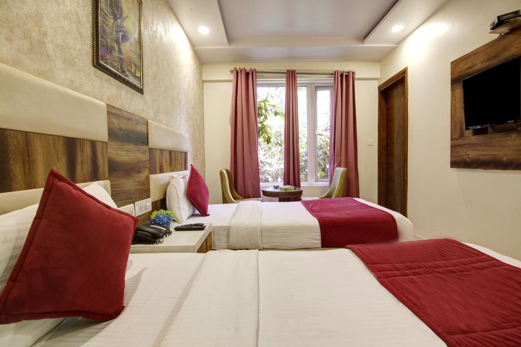 Hotel The Shanti Plaza -