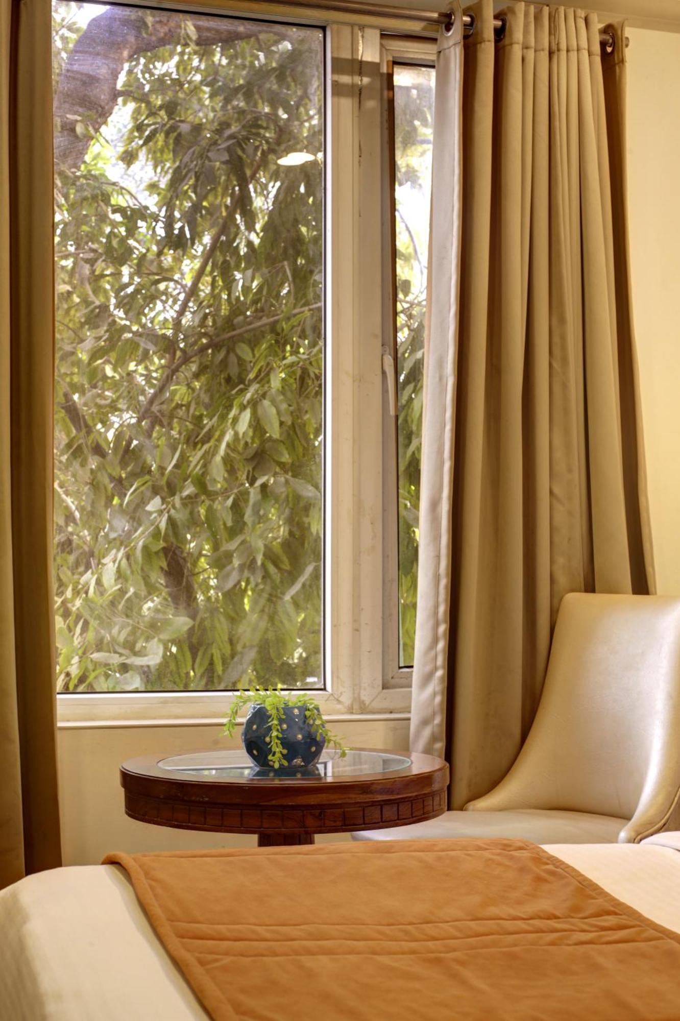 Hotel The Shanti Plaza -