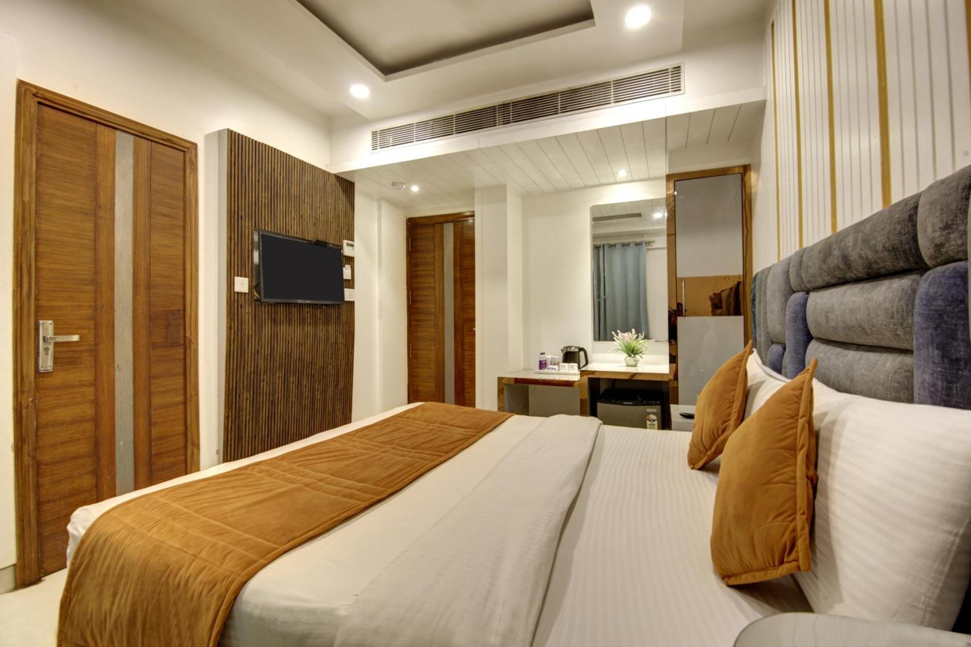 Hotel The Shanti Plaza -
