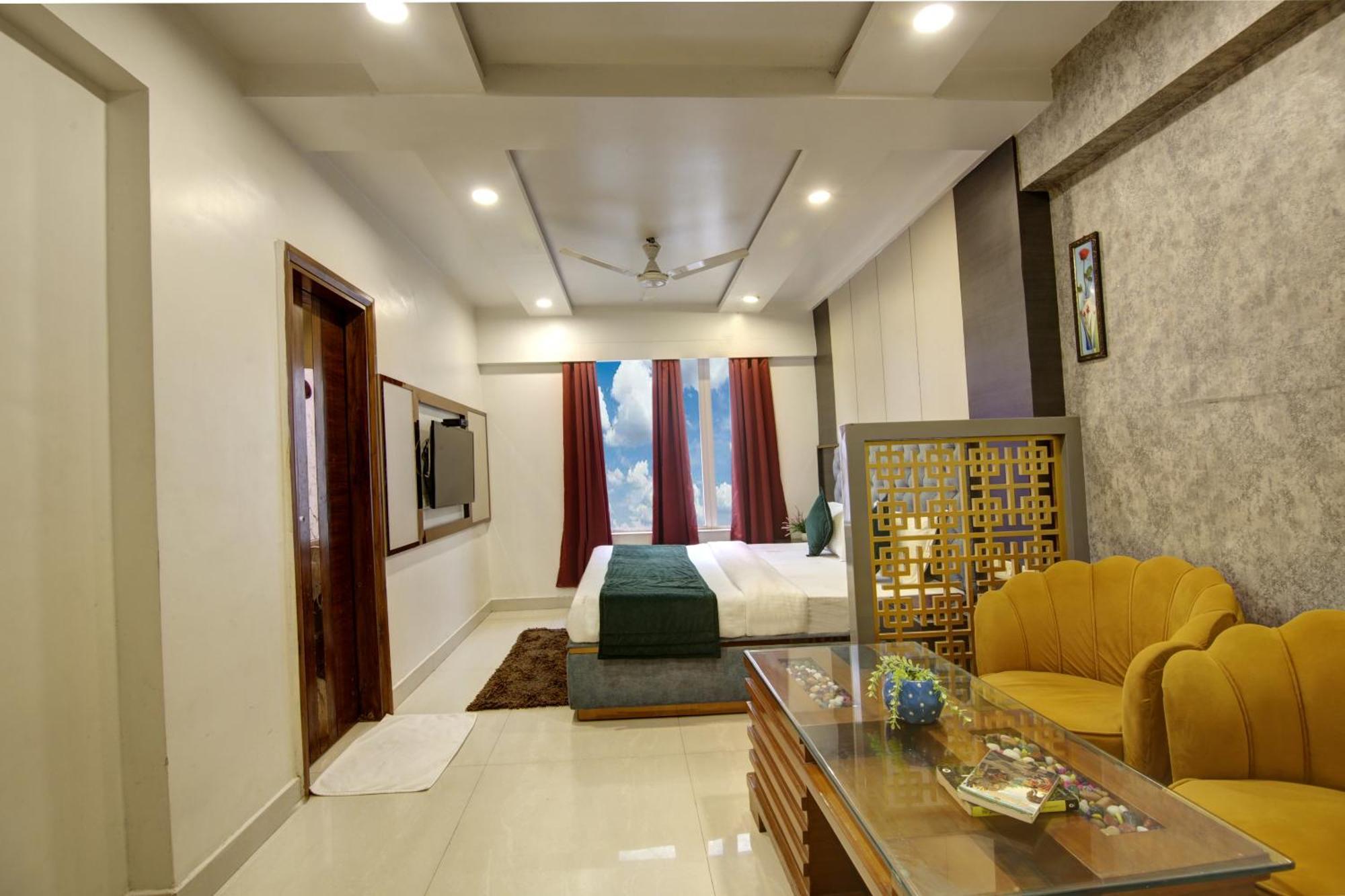The Shanti Plaza - 4*