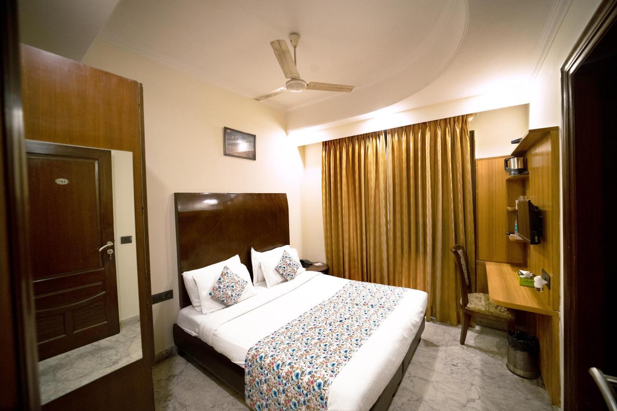 Kastor- Near Nehru Place- Gk 2- M Block Market-gk Metro Station-dr As Clinic 3* New Delhi