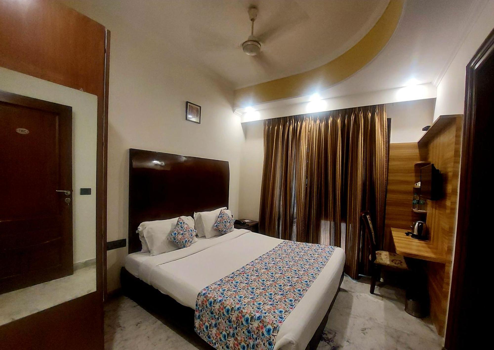 Kastor- Near Nehru Place- Gk 2- M Block Market-gk Metro Station-dr As Clinic