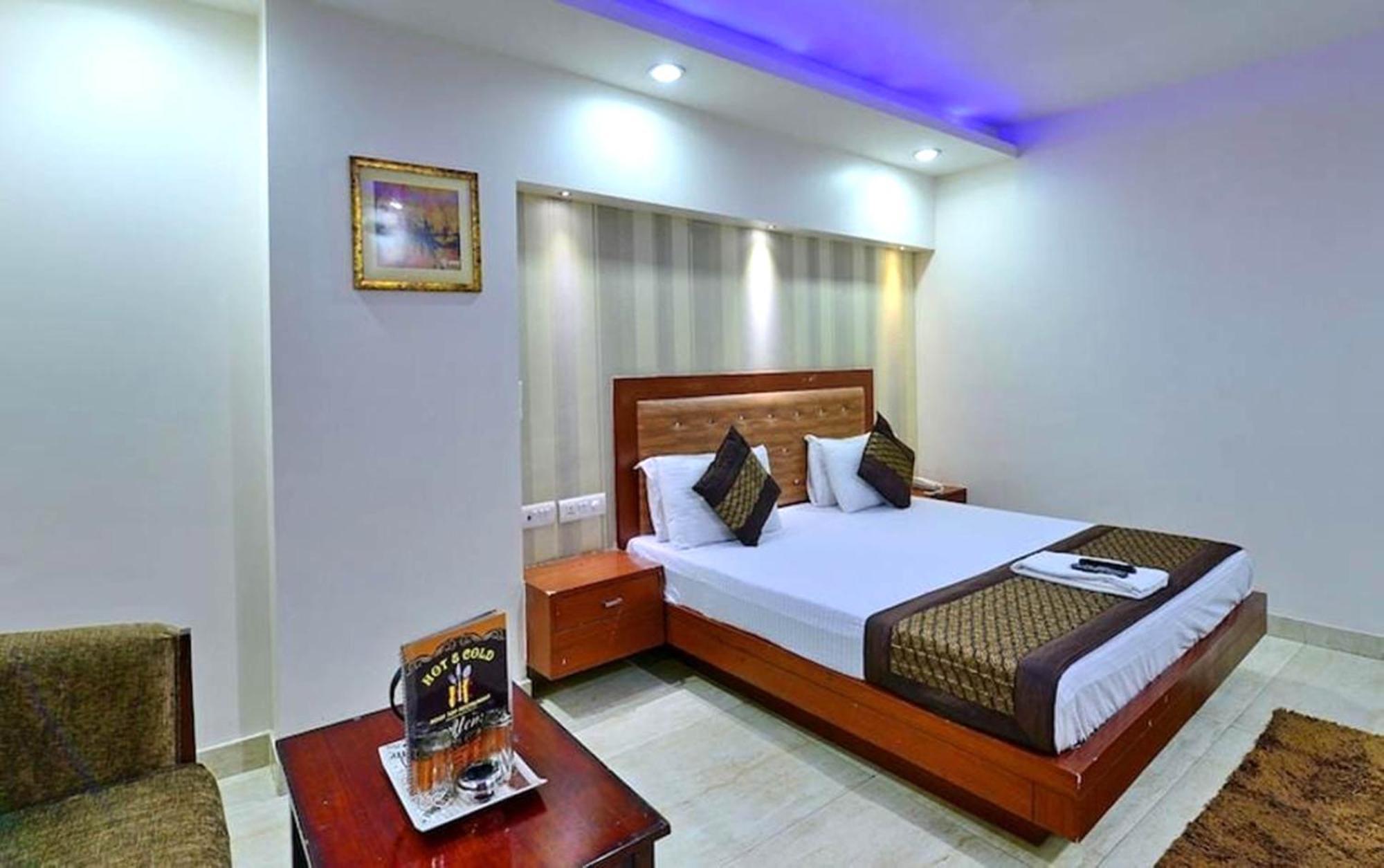 Hotel Excellancy - New Delhi Railway Station - Paharganj Hotel New Delhi