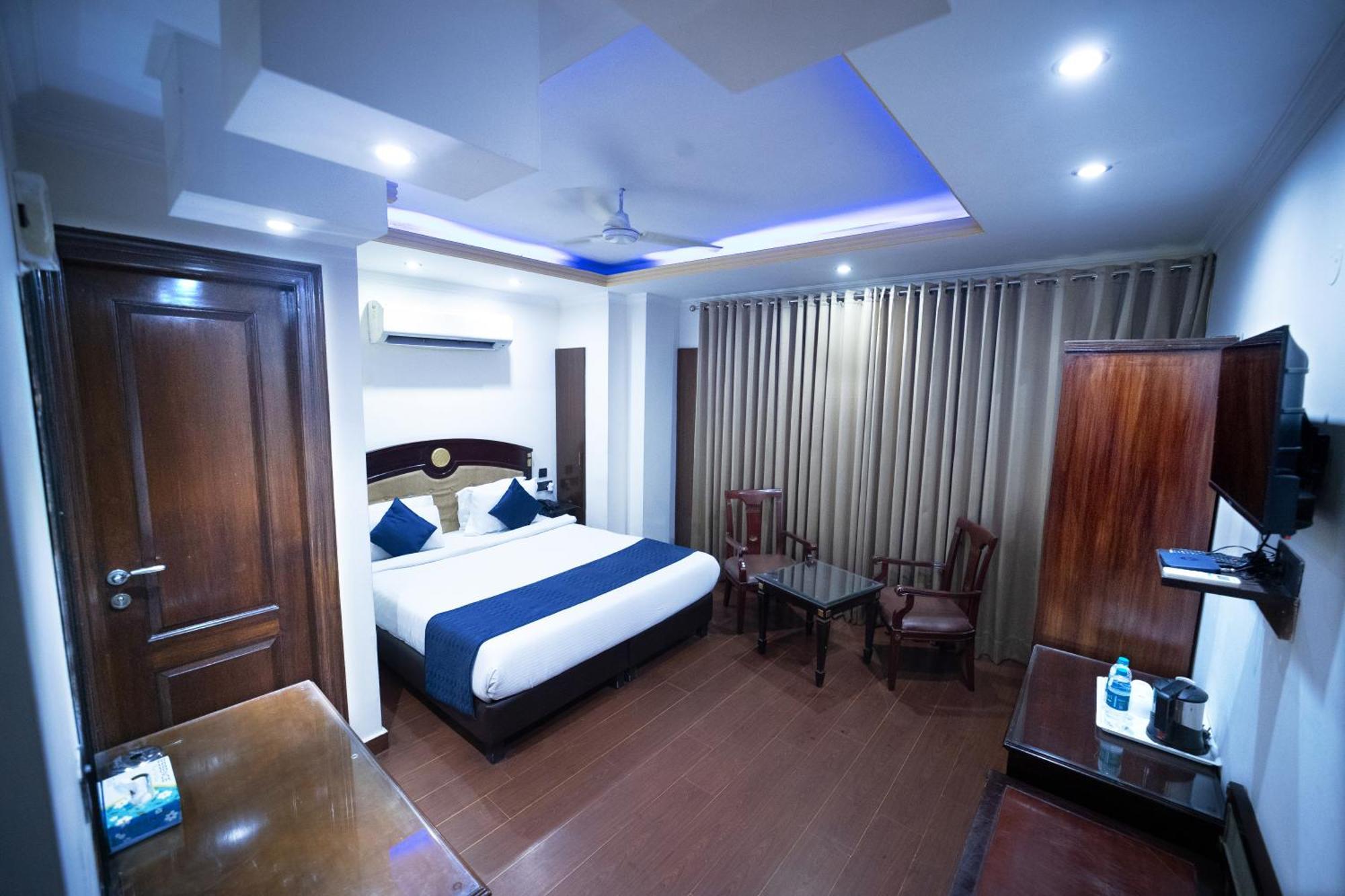 Kastor- Near Nehru Place- Gk 2- M Block Market-gk Metro Station-dr As Clinic 3*