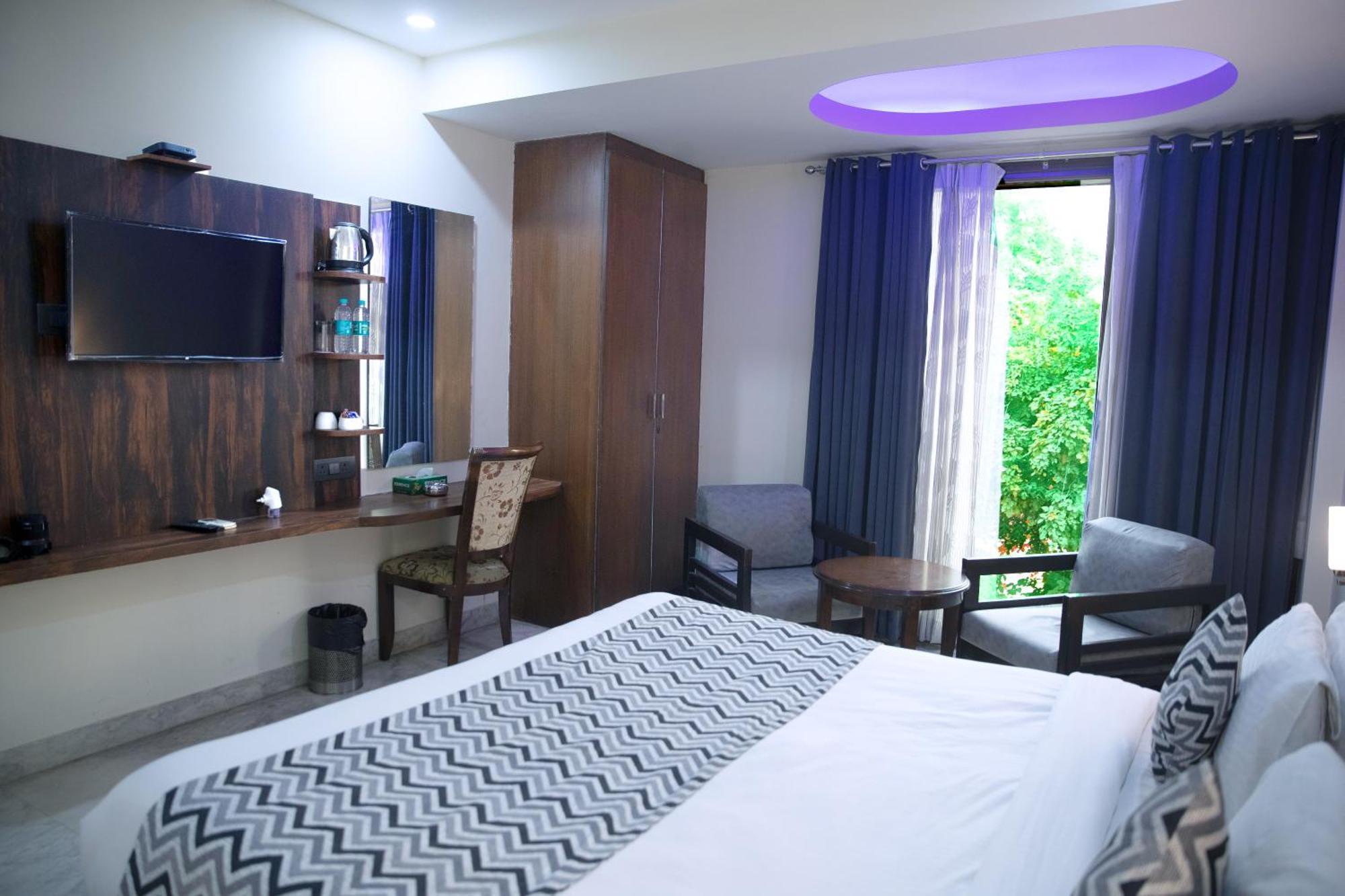 Kastor- Near Nehru Place- Gk 2- M Block Market-gk Metro Station-dr As Clinic Hotel