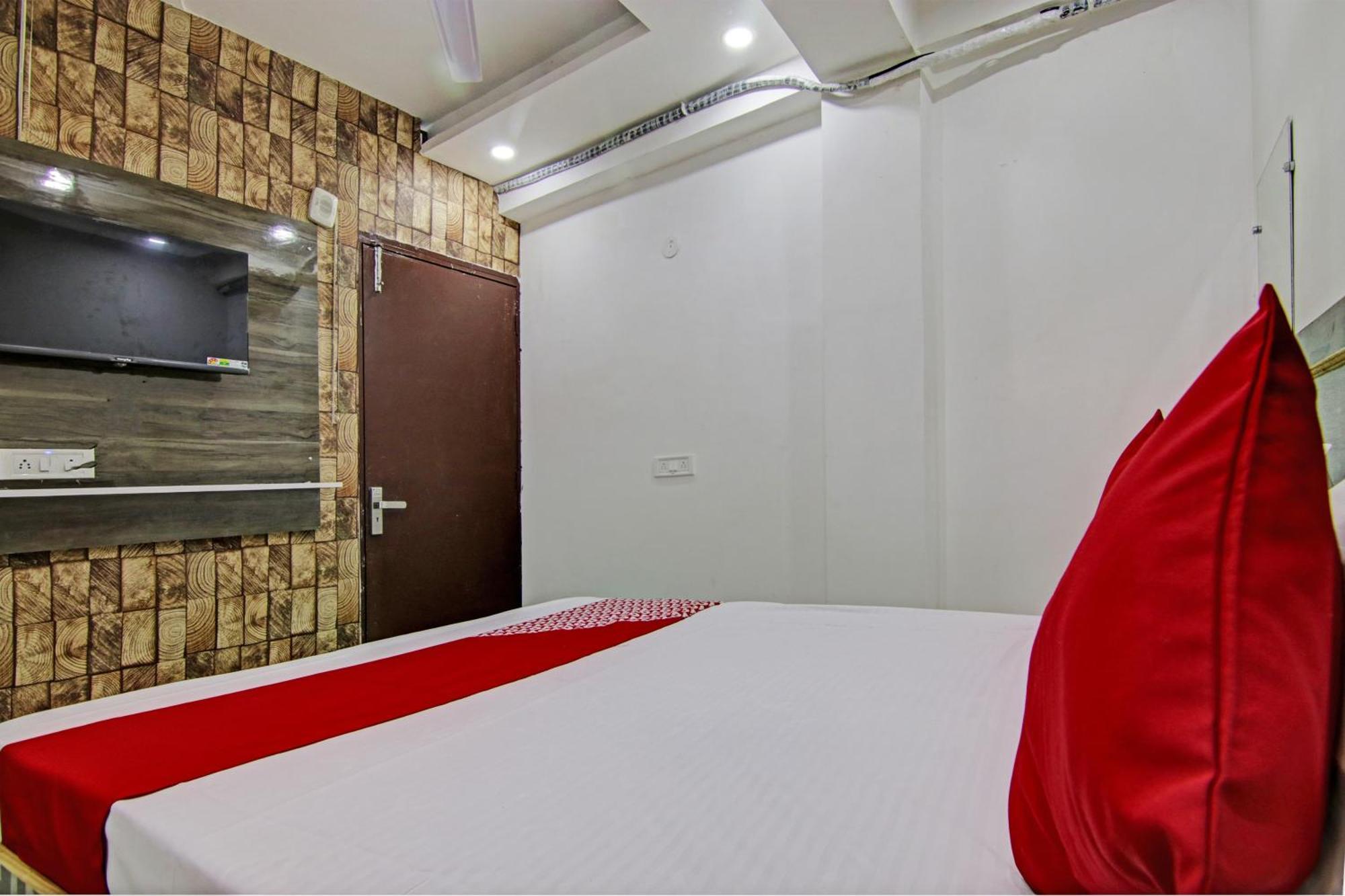 Hotel O Rk Plaza 3*