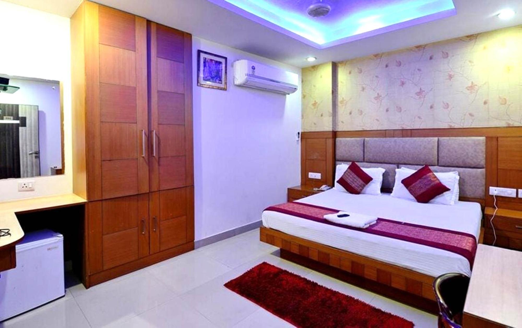 Hotel Excellancy - New Delhi Railway Station - Paharganj New Delhi