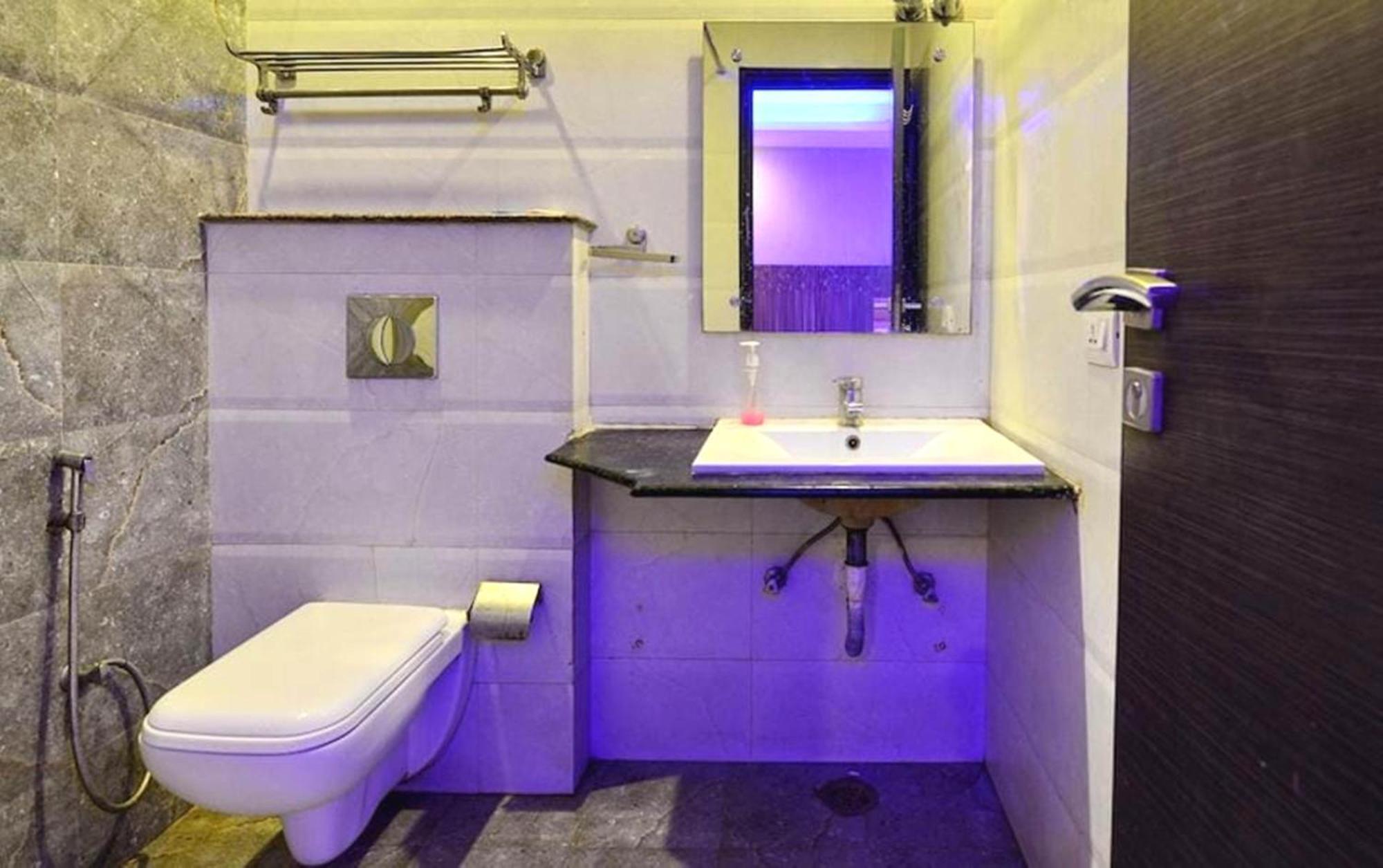 Hotel Excellancy - New Delhi Railway Station - Paharganj New Delhi