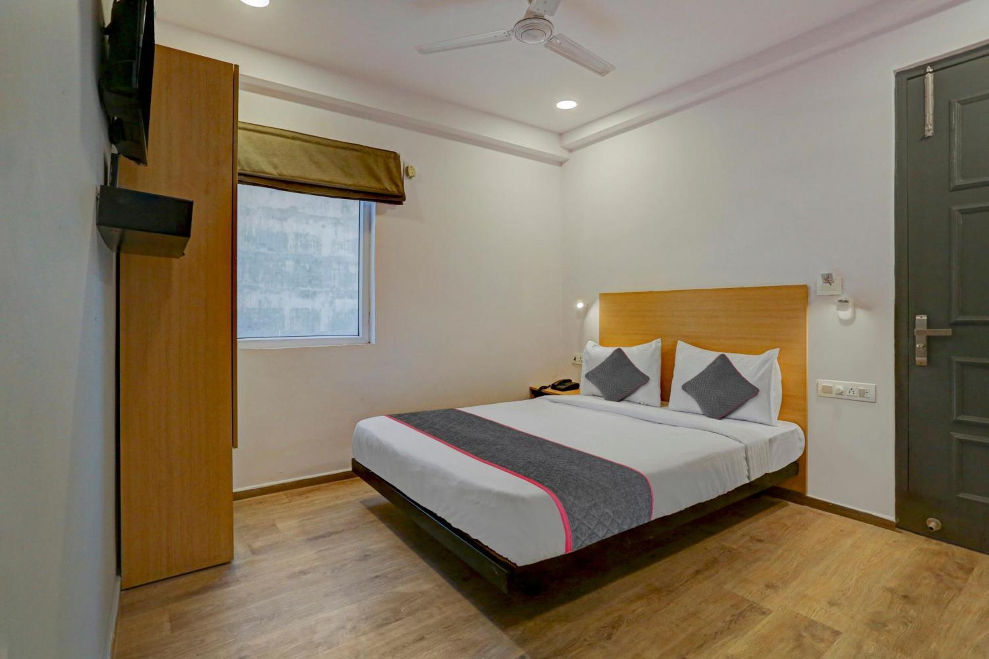Collection O County Hotel Delhi (National Capital Territory of India)