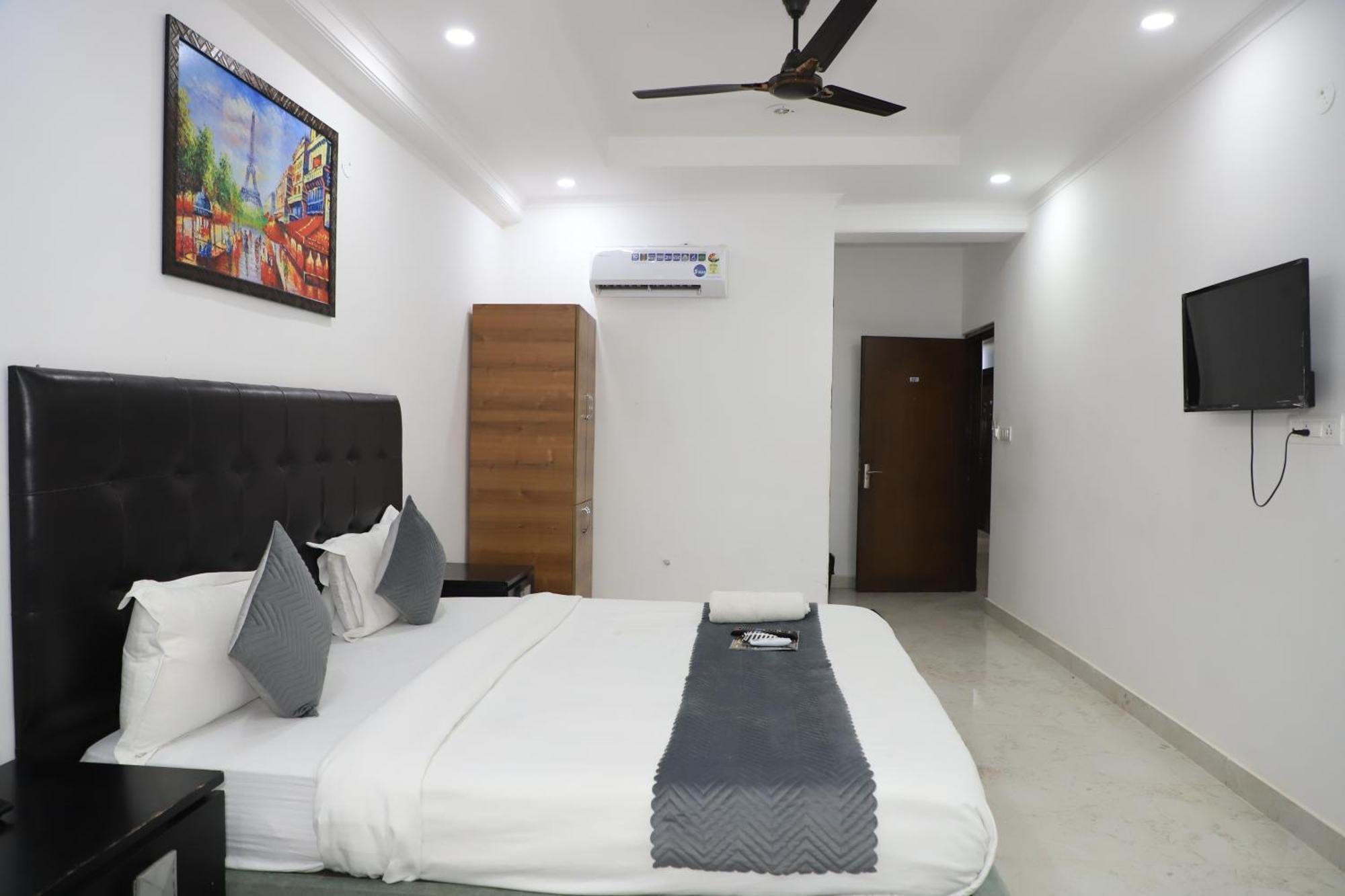 Hotel Moon Residency Near Yashobhoomi Convention Centre Nova Deli