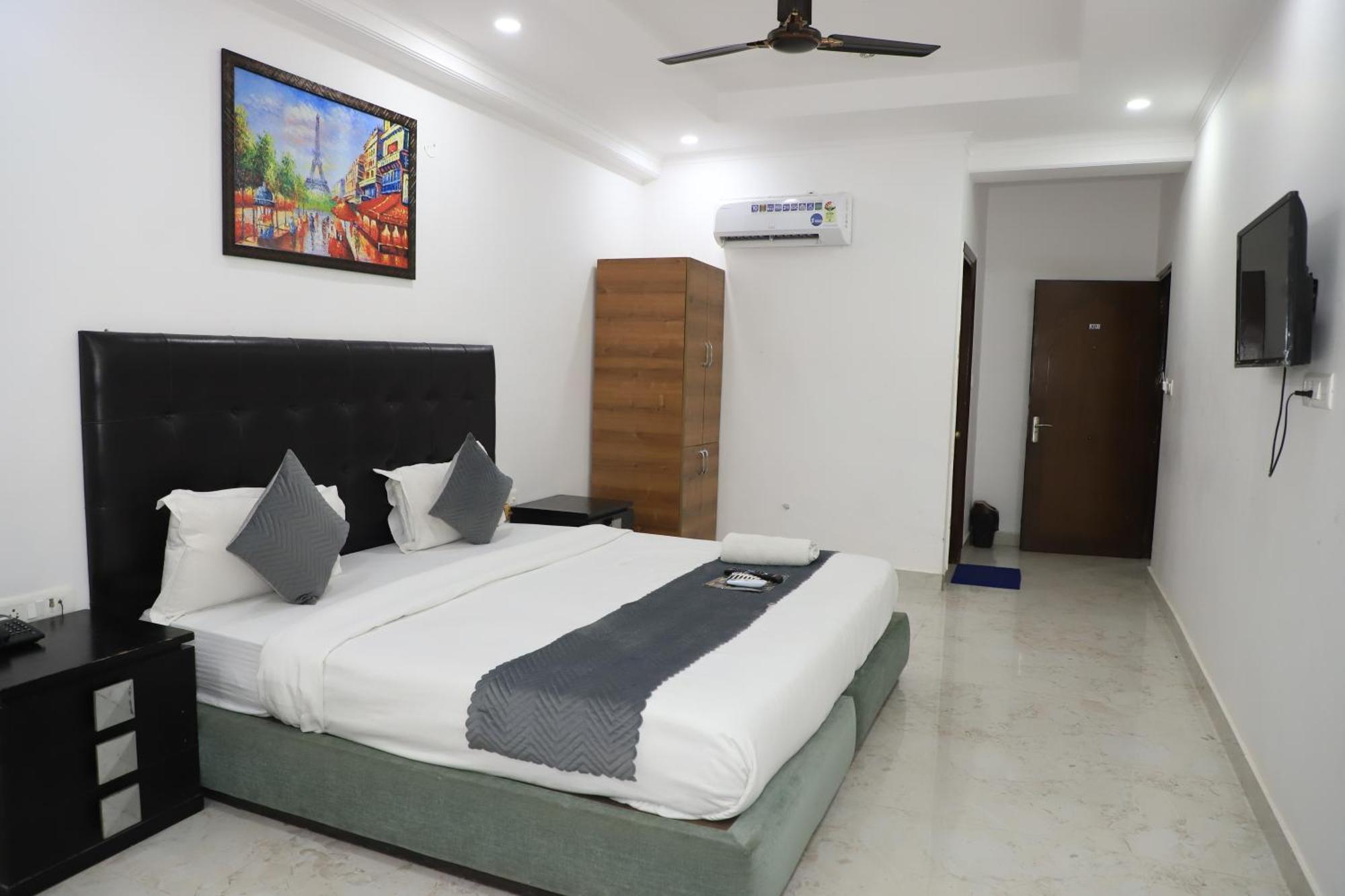 Moon Residency Near Yashobhoomi Convention Centre Nova Deli