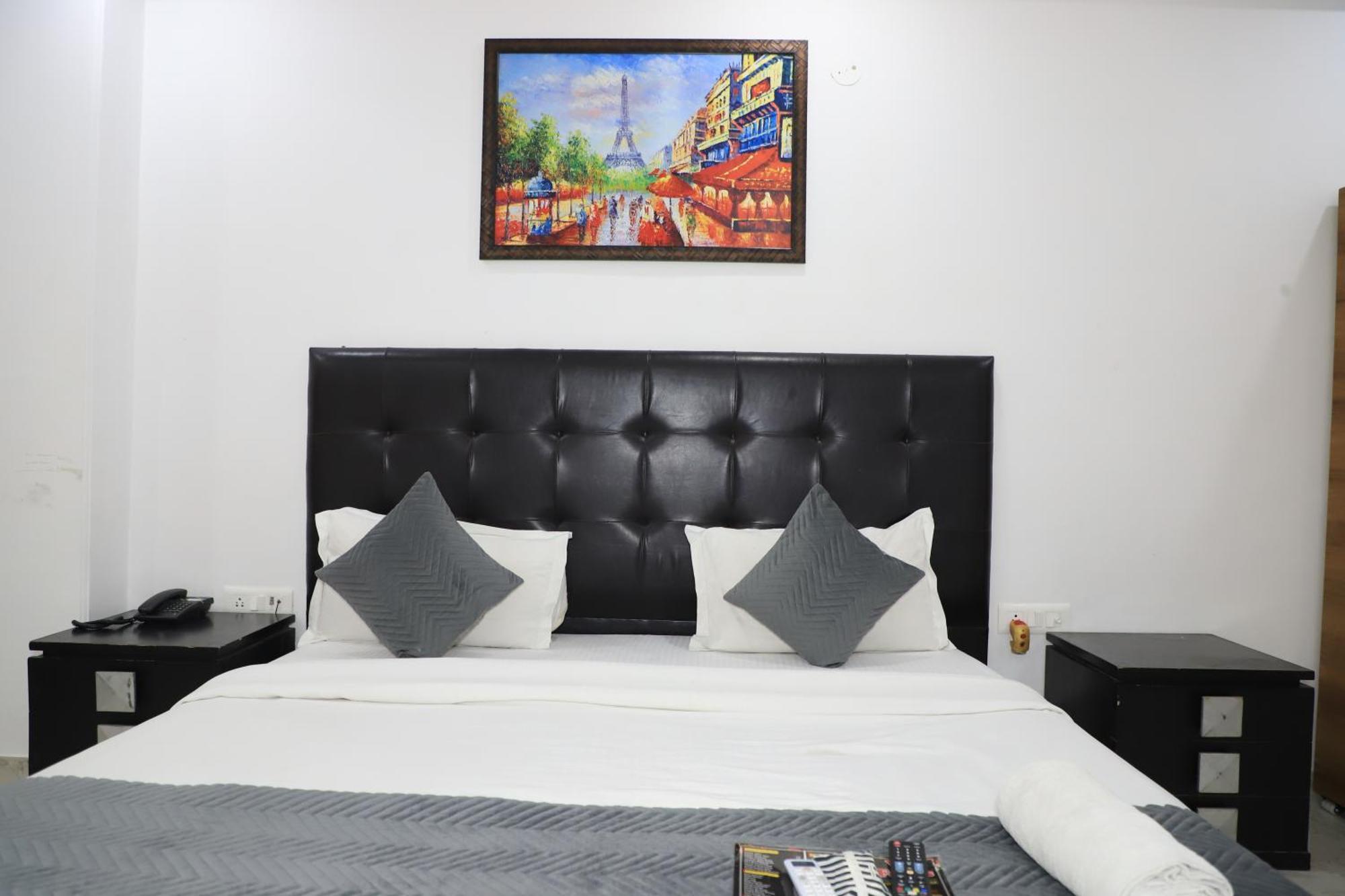 Moon Residency Near Yashobhoomi Convention Centre 3* New Delhi