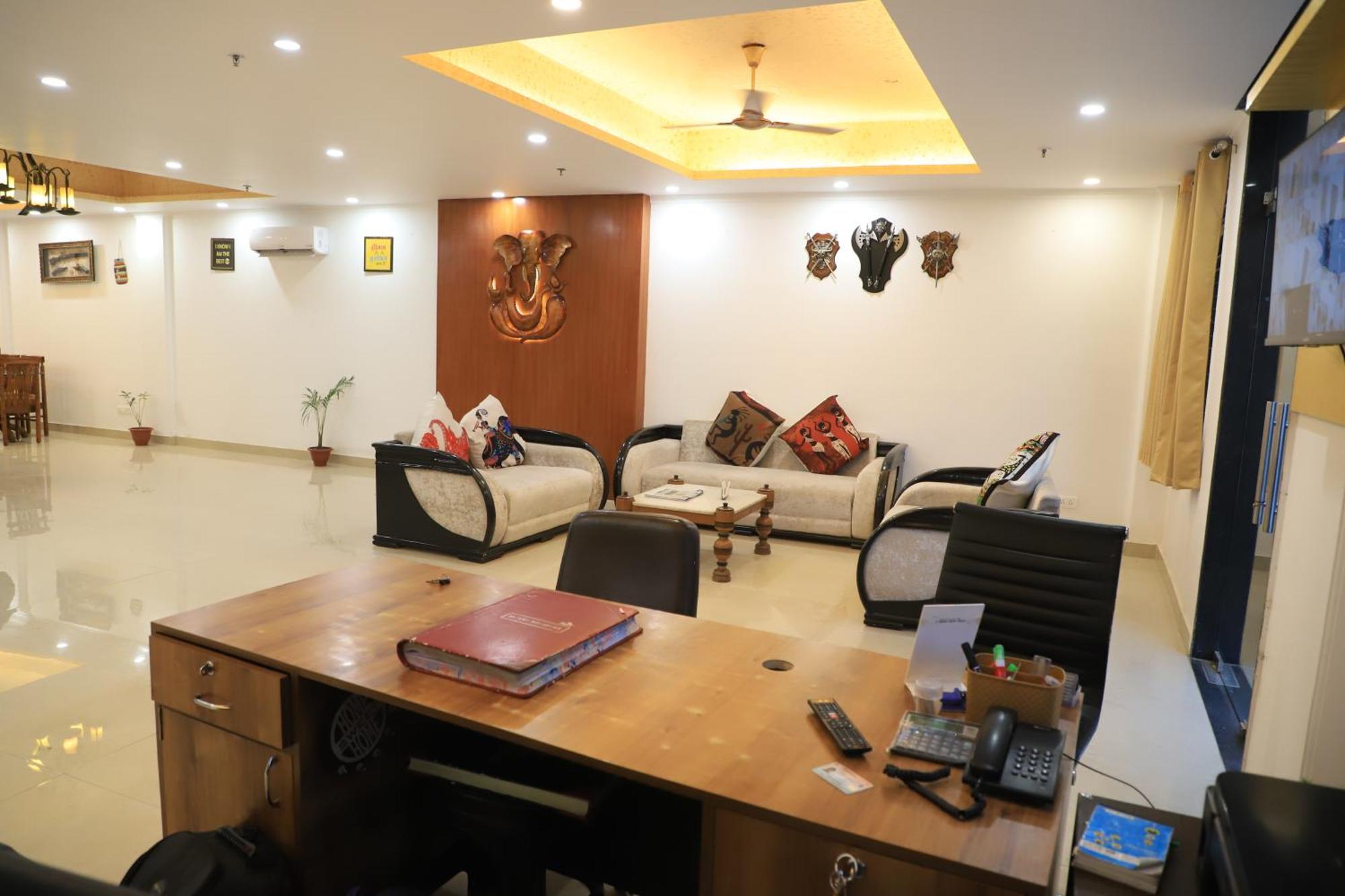 Hotel Moon Residency Near Yashobhoomi Convention Centre Nova Deli