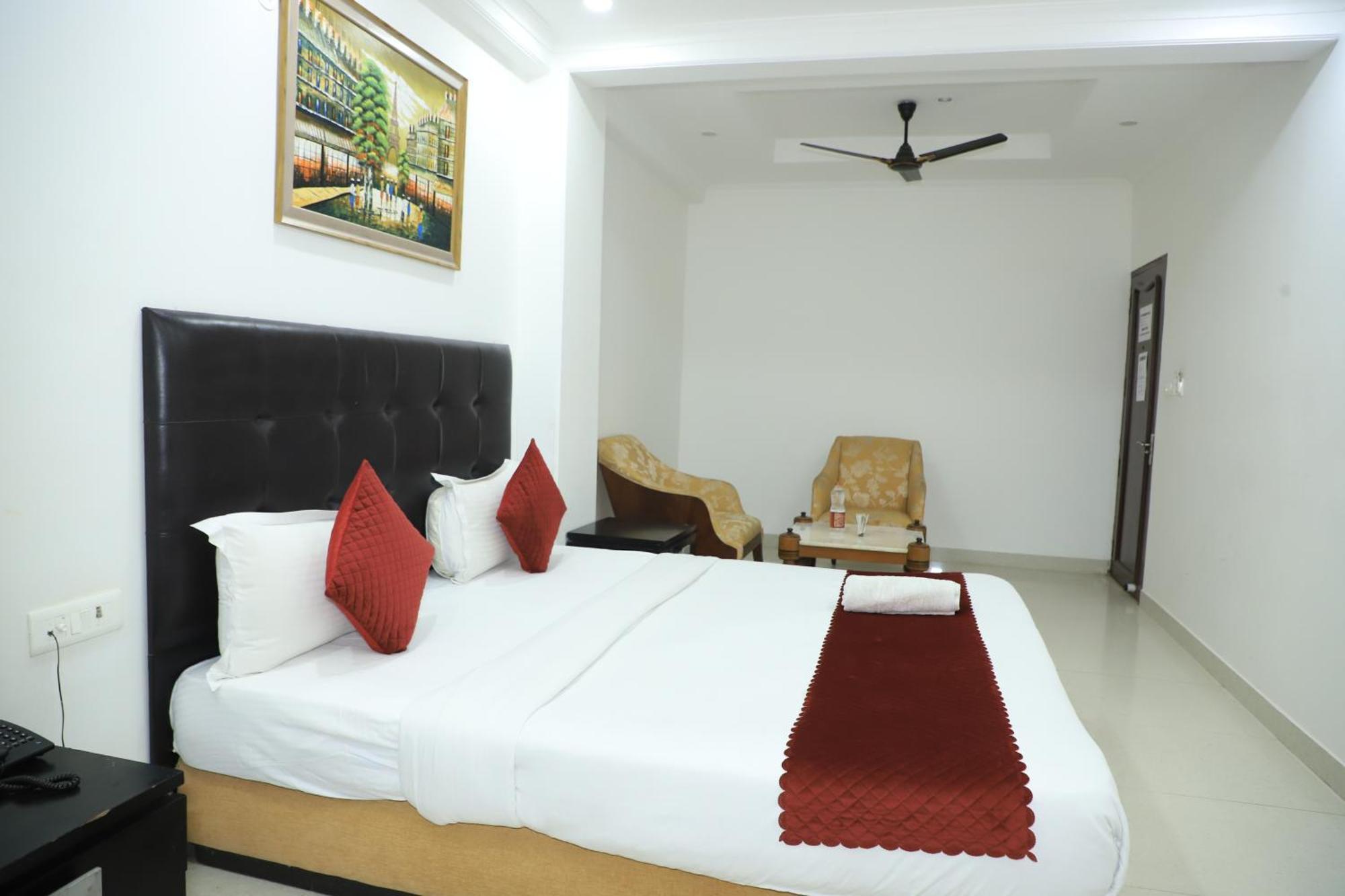 Hotel Moon Residency Near Yashobhoomi Convention Centre Nova Deli