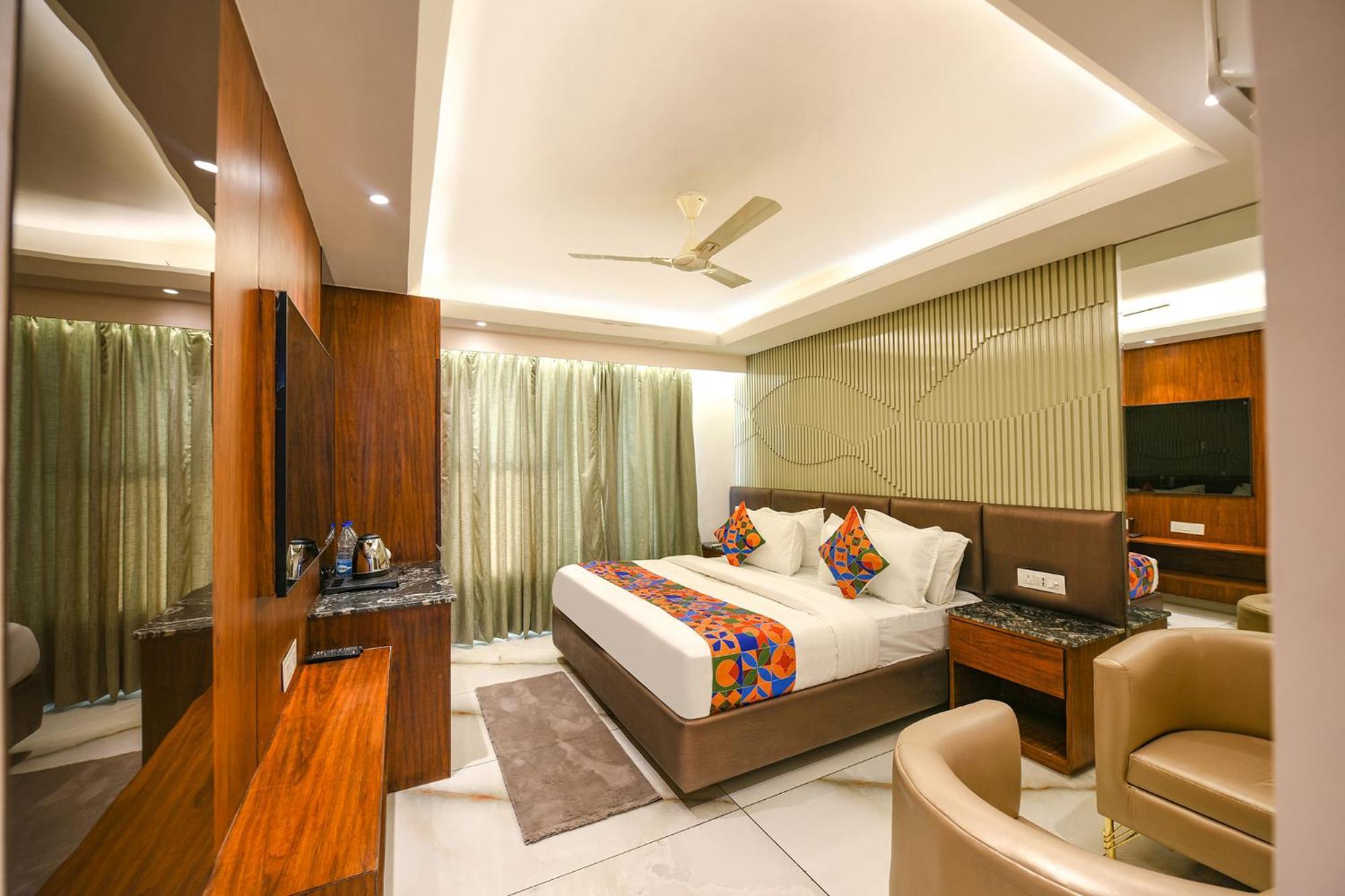 Fabhotel Prime Dev Palace Hotel 3*