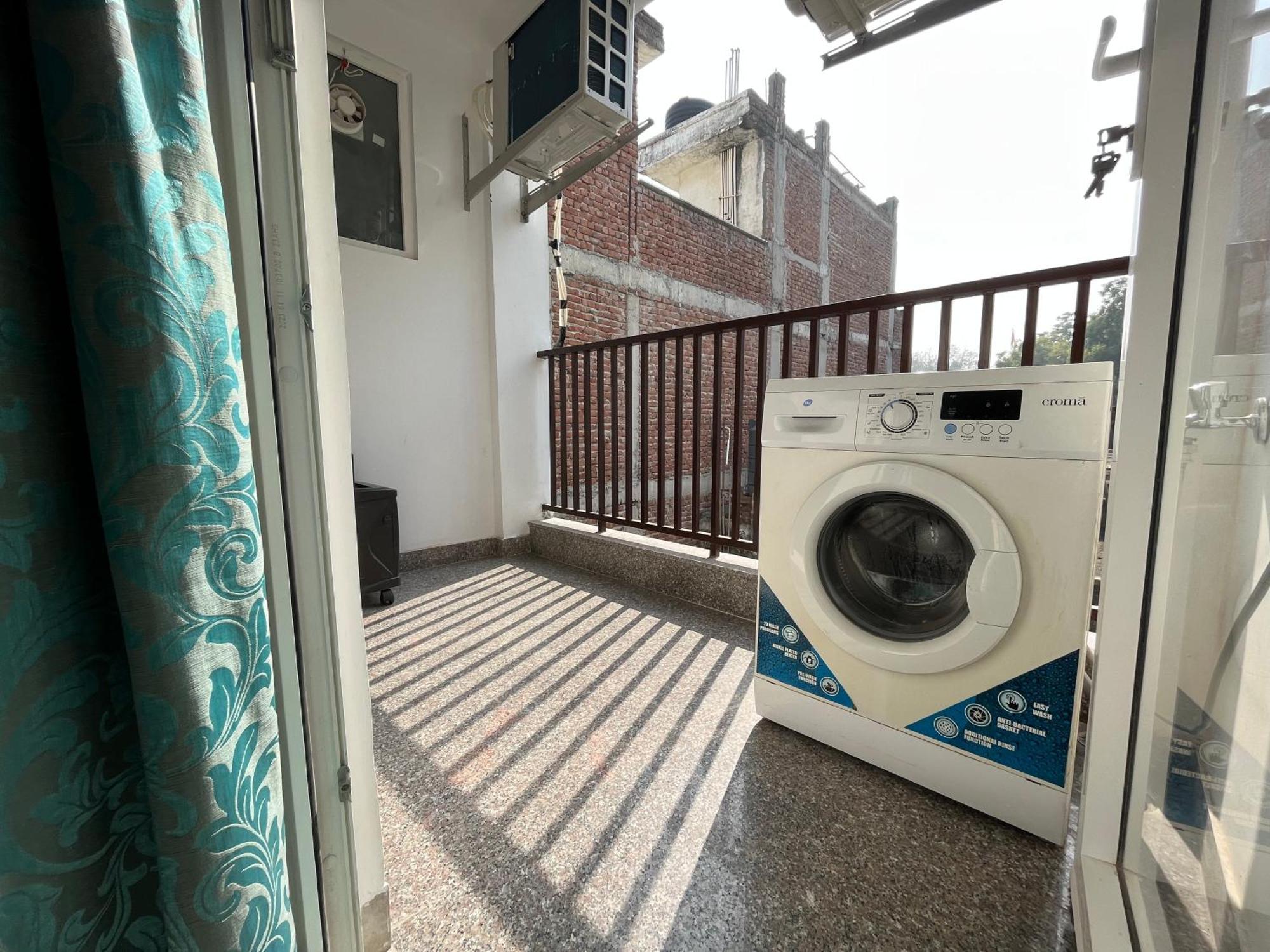 Fully Furnished Comfortable In Hauz Khas - Woodpecker New Delhi