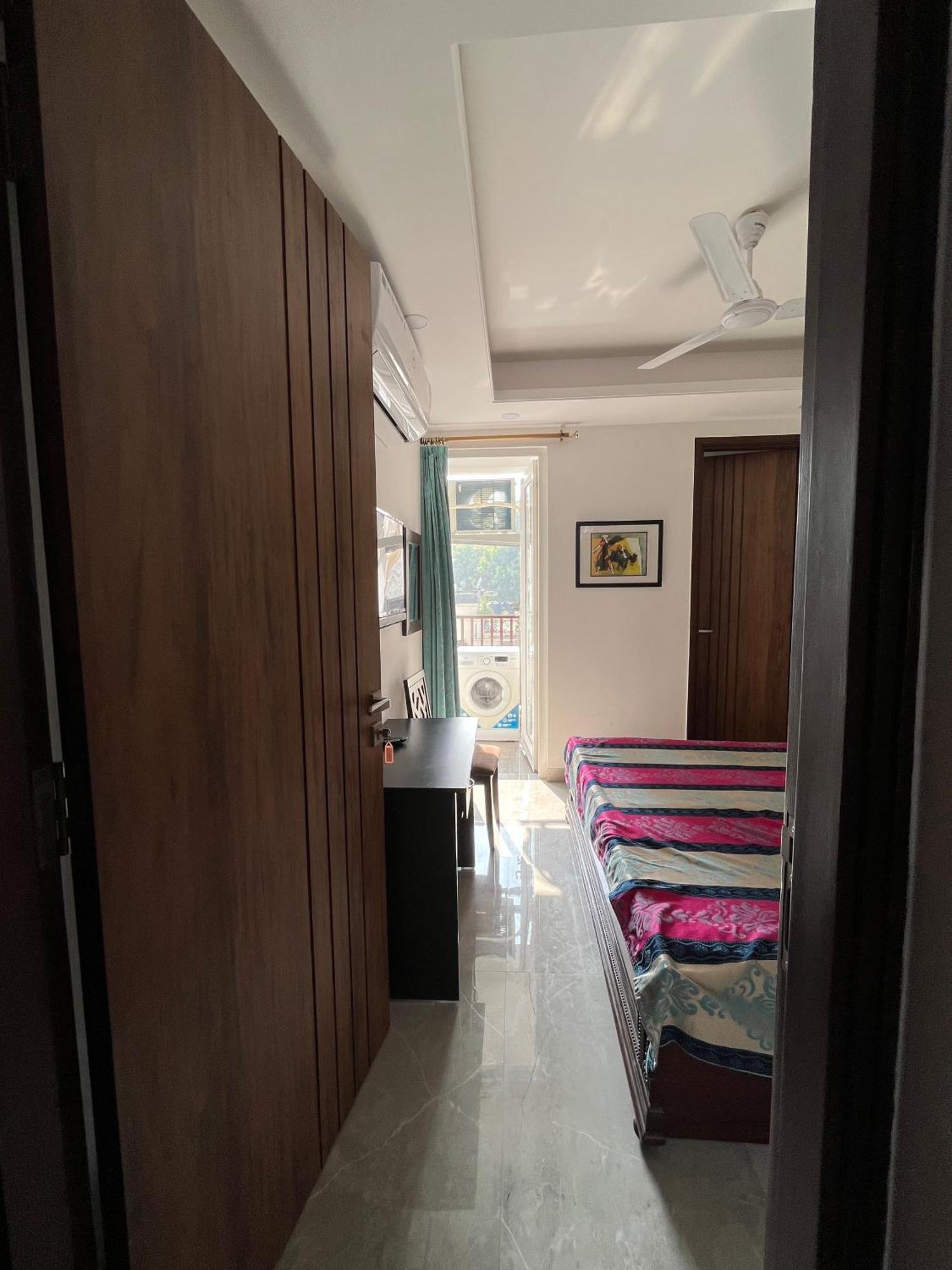 Bed & Breakfast Fully Furnished Comfortable In Hauz Khas - Woodpecker New Delhi