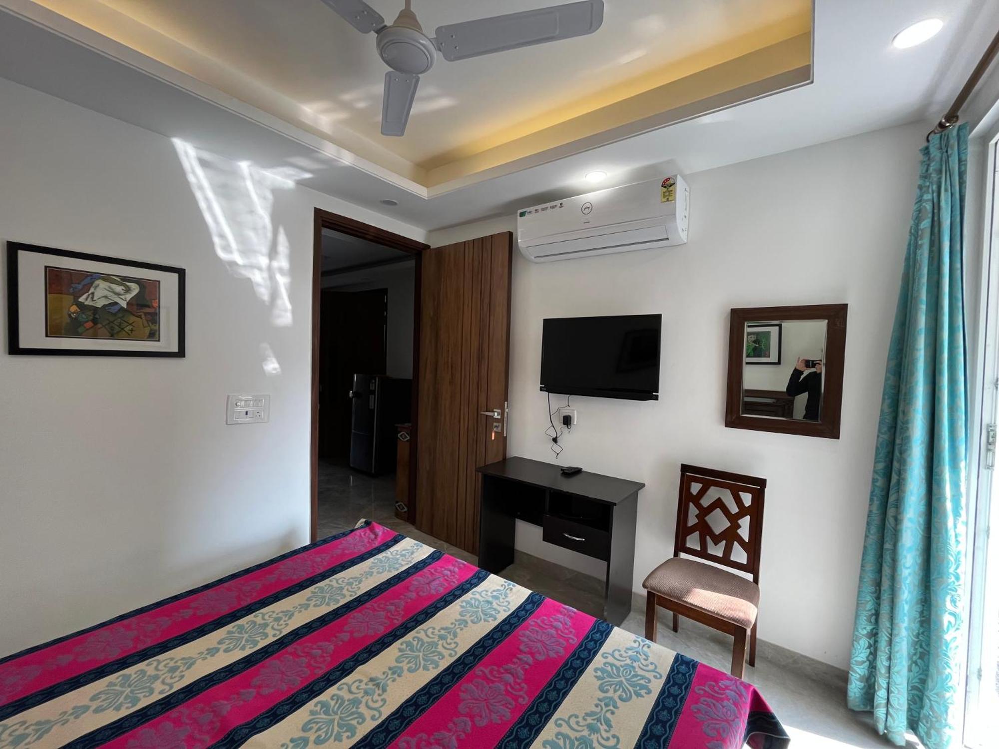 Bed & Breakfast Fully Furnished Comfortable In Hauz Khas - Woodpecker
