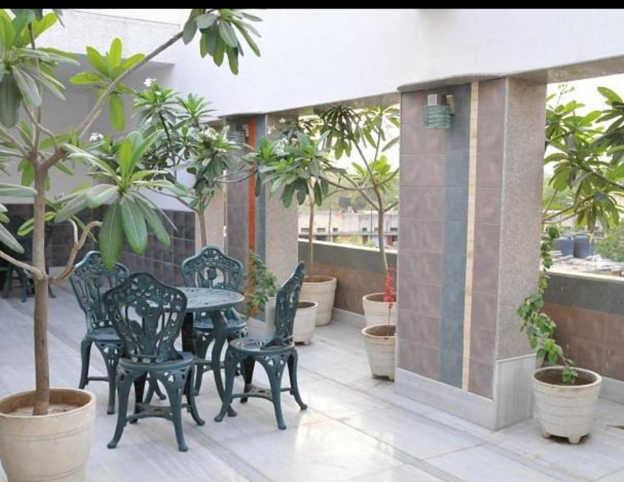 Hotel The Natraj Yes Please -new Delhi Nova Deli