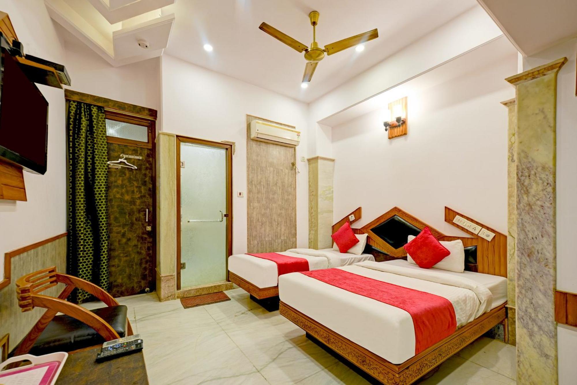 Hotel The Natraj Yes Please -new Delhi 4*