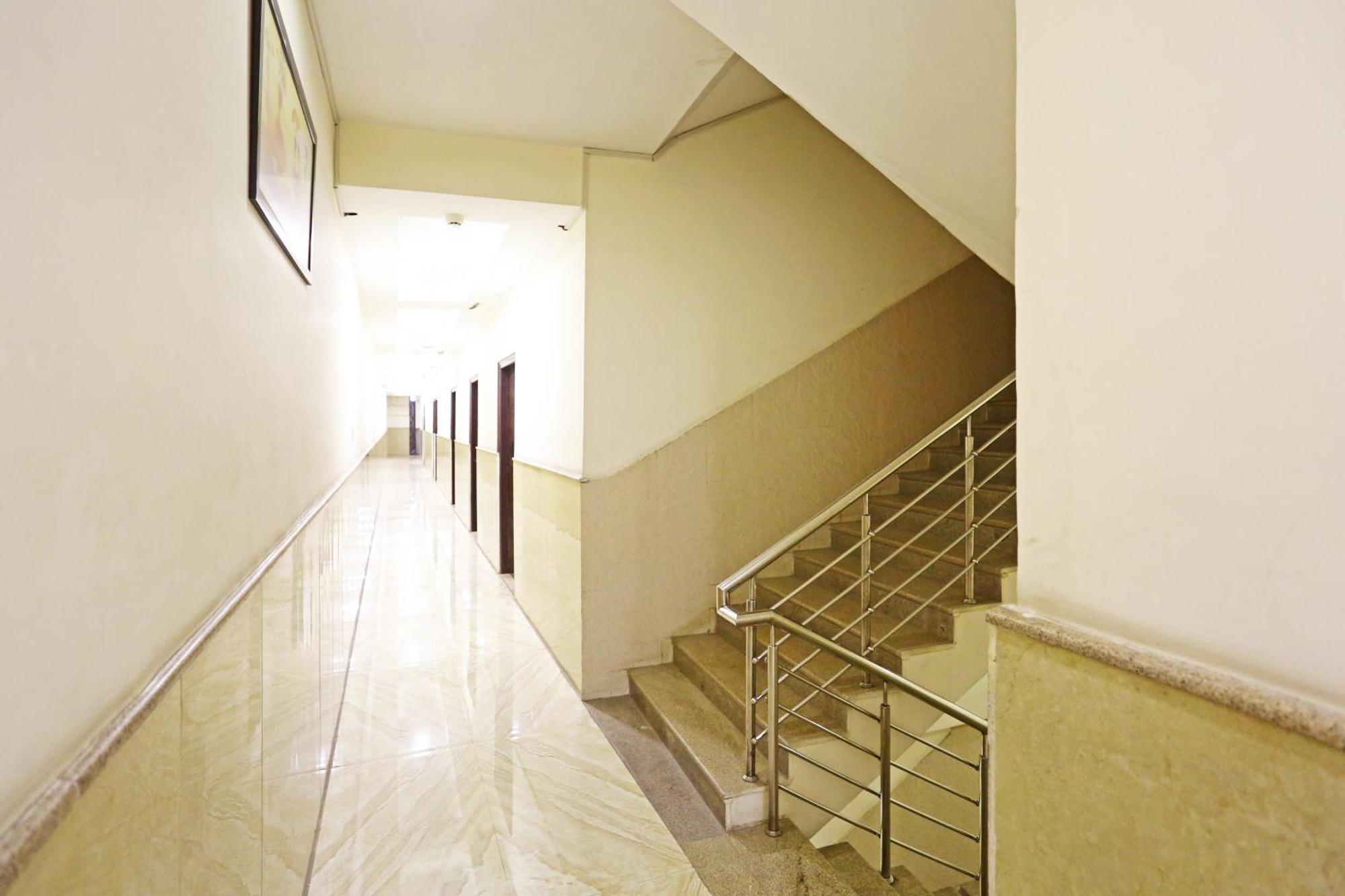 Hotel De Kiara Near Delhi Airport 4*