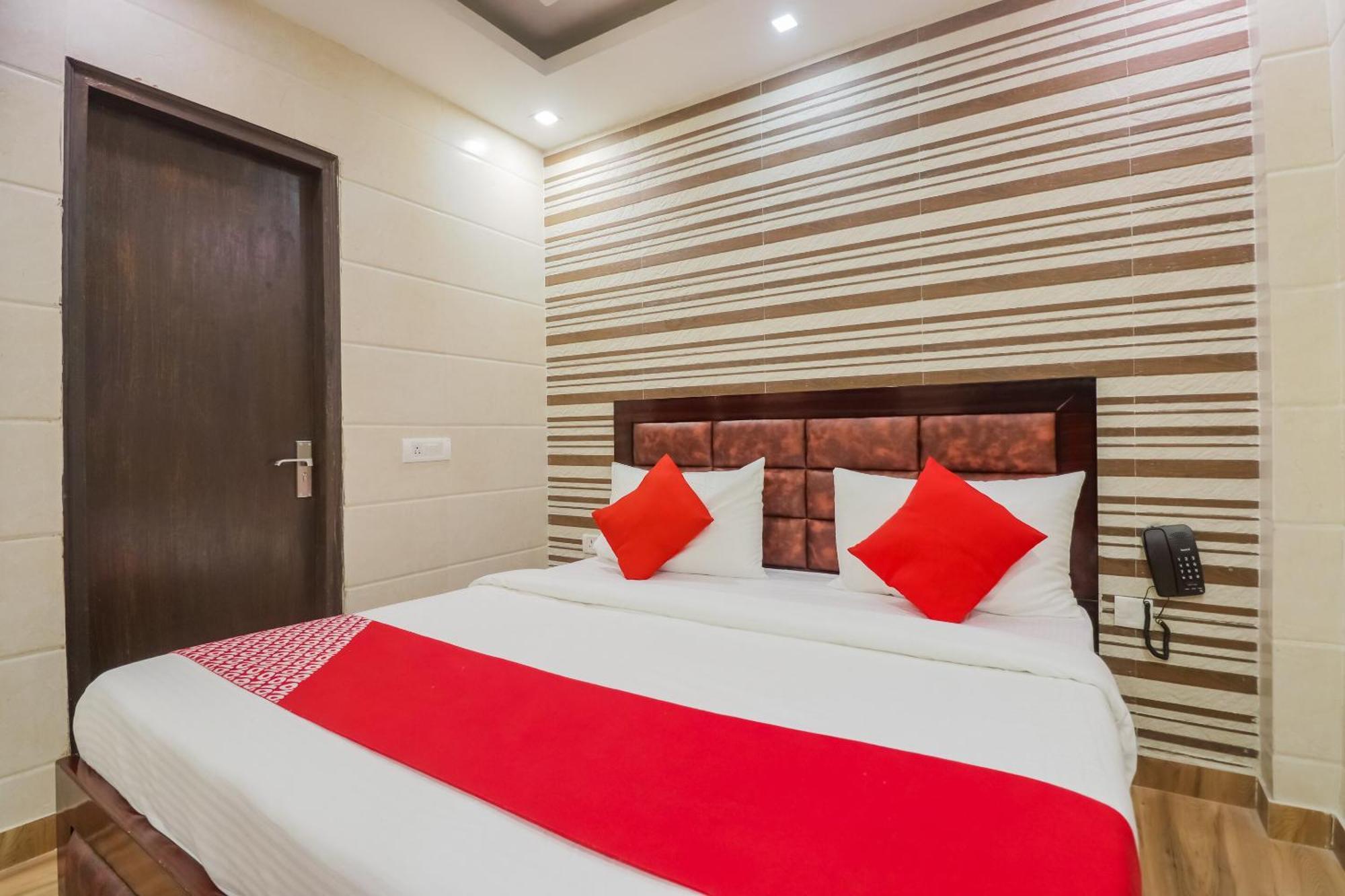 Oyo Flagship The Heights 3*