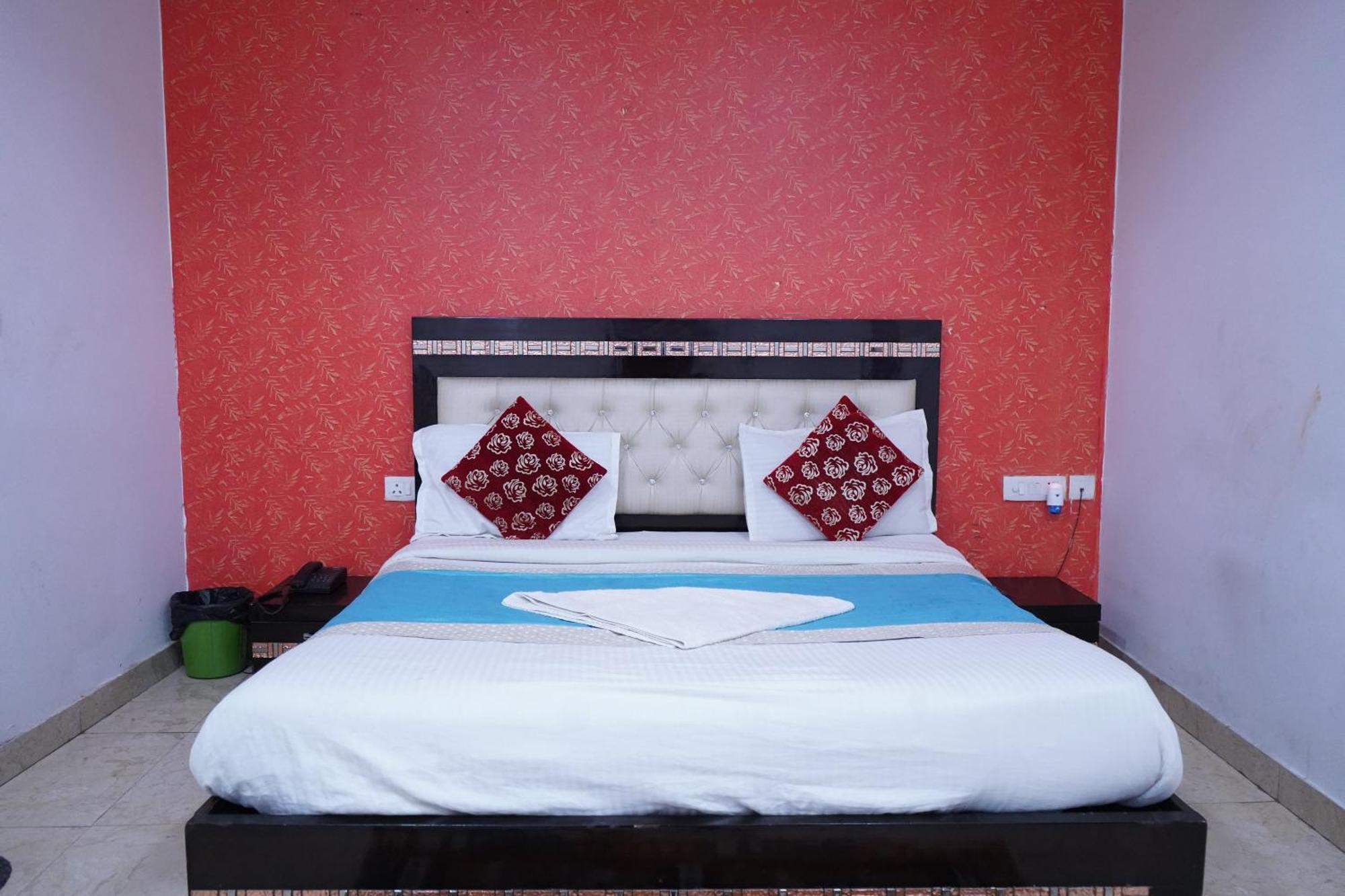 Blisbourn - Lajpat Nagar Hotel 3*