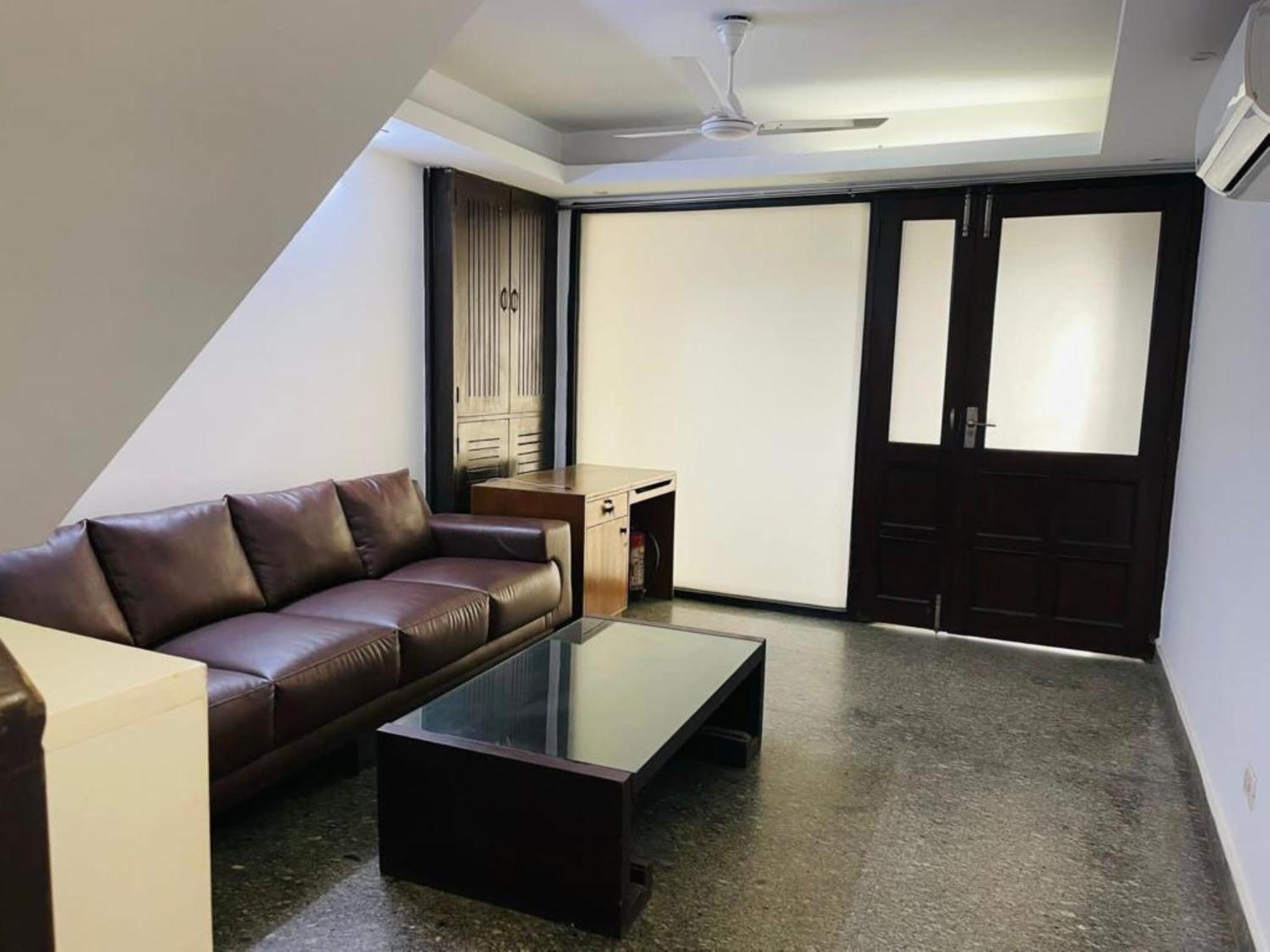 Roomshala 114 The Locals - Hauz Khas Bed & Breakfast 3*