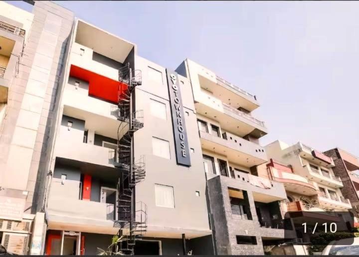 The Chaitanya Rohini Near Metro Station Sector 18
